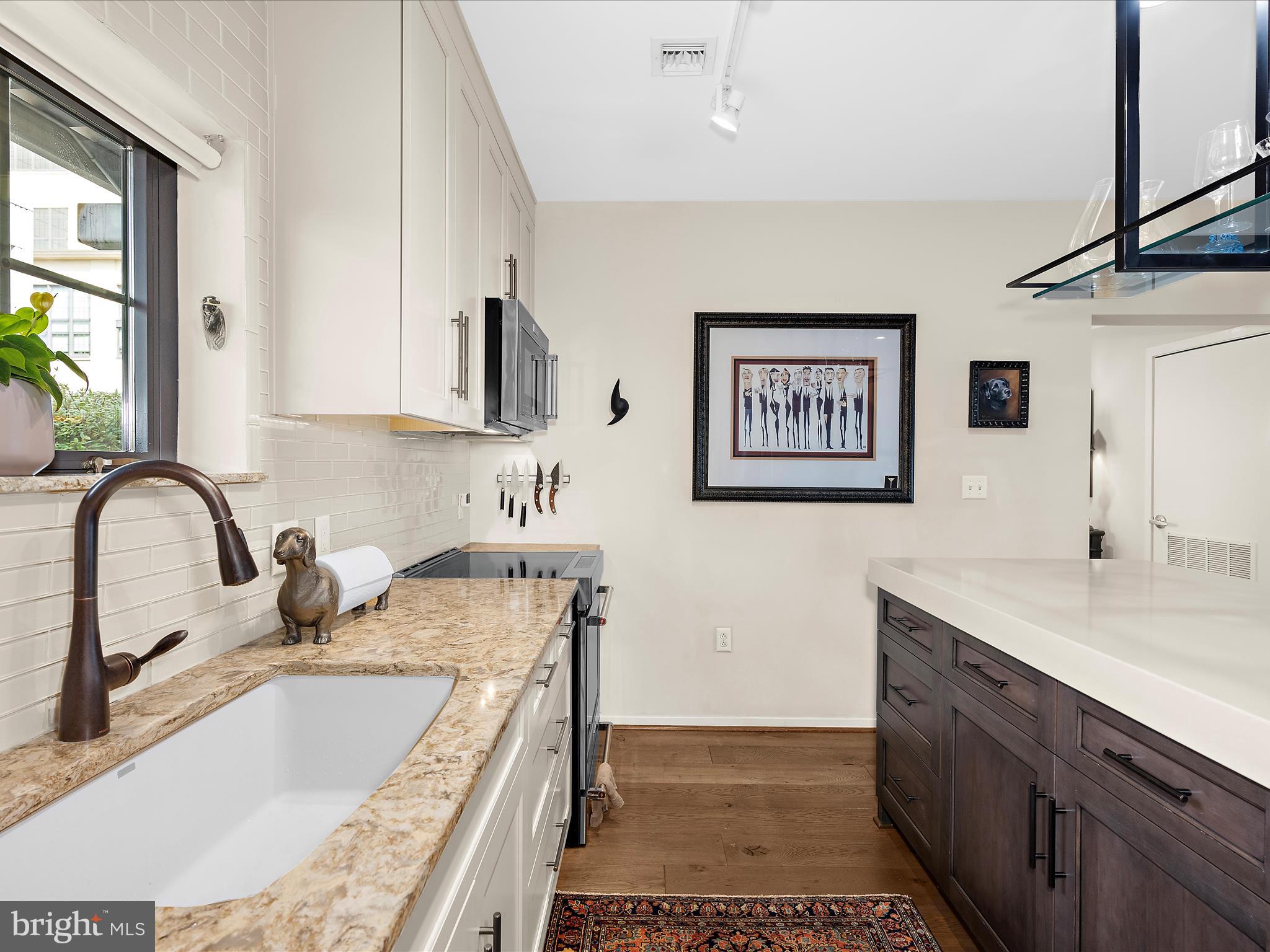 LOCUST POINT - Residential