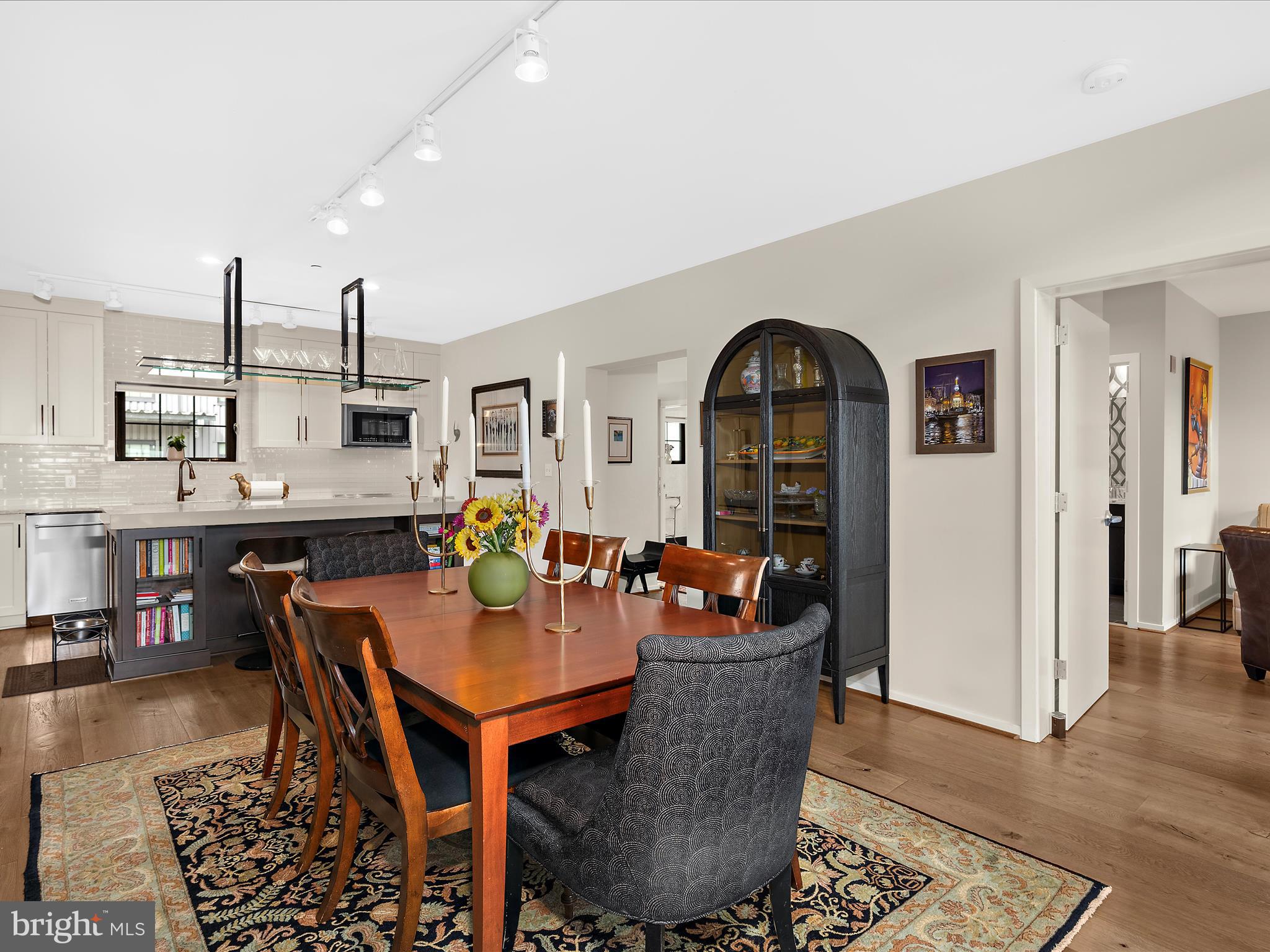 LOCUST POINT - Residential