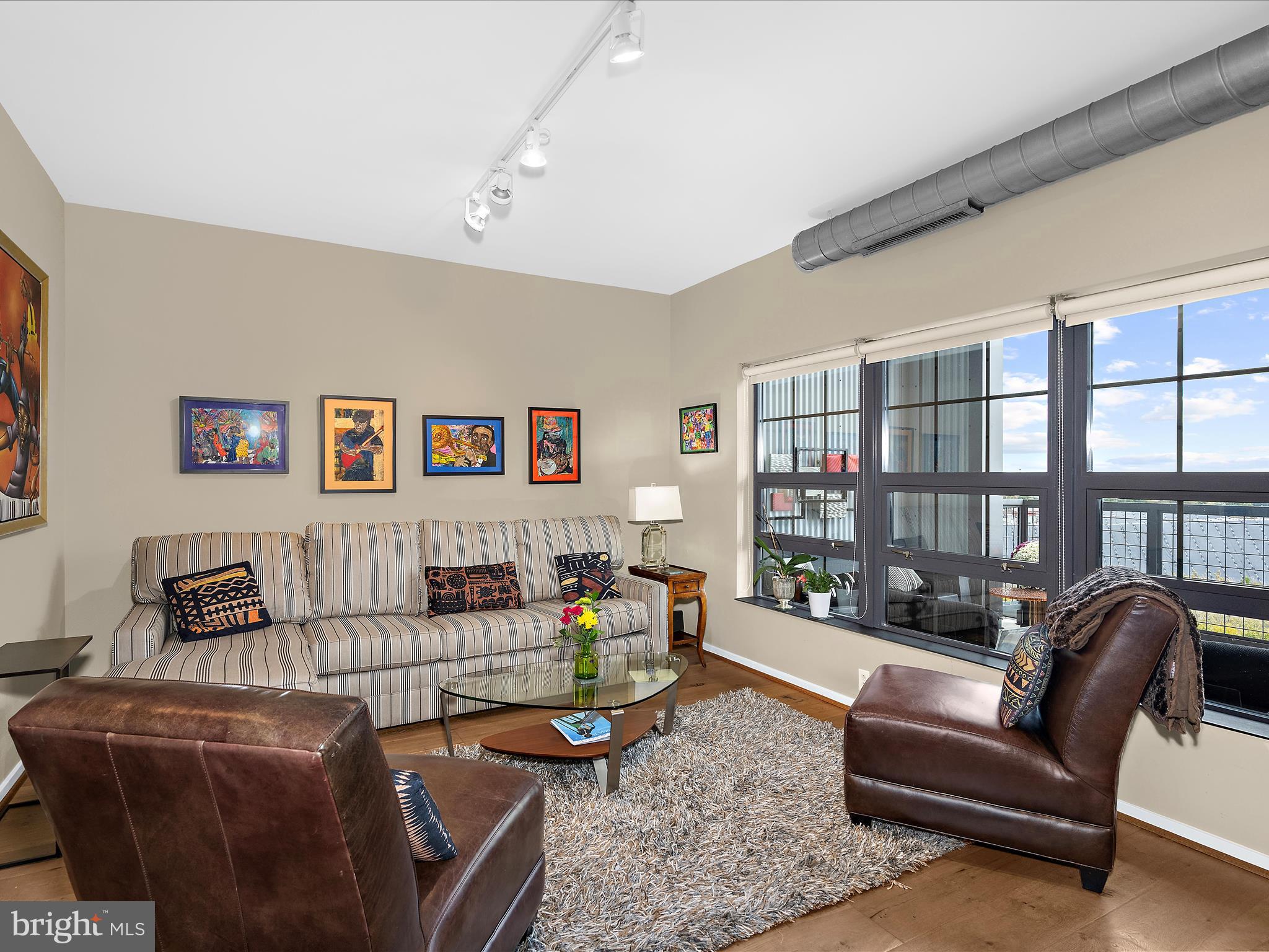 LOCUST POINT - Residential