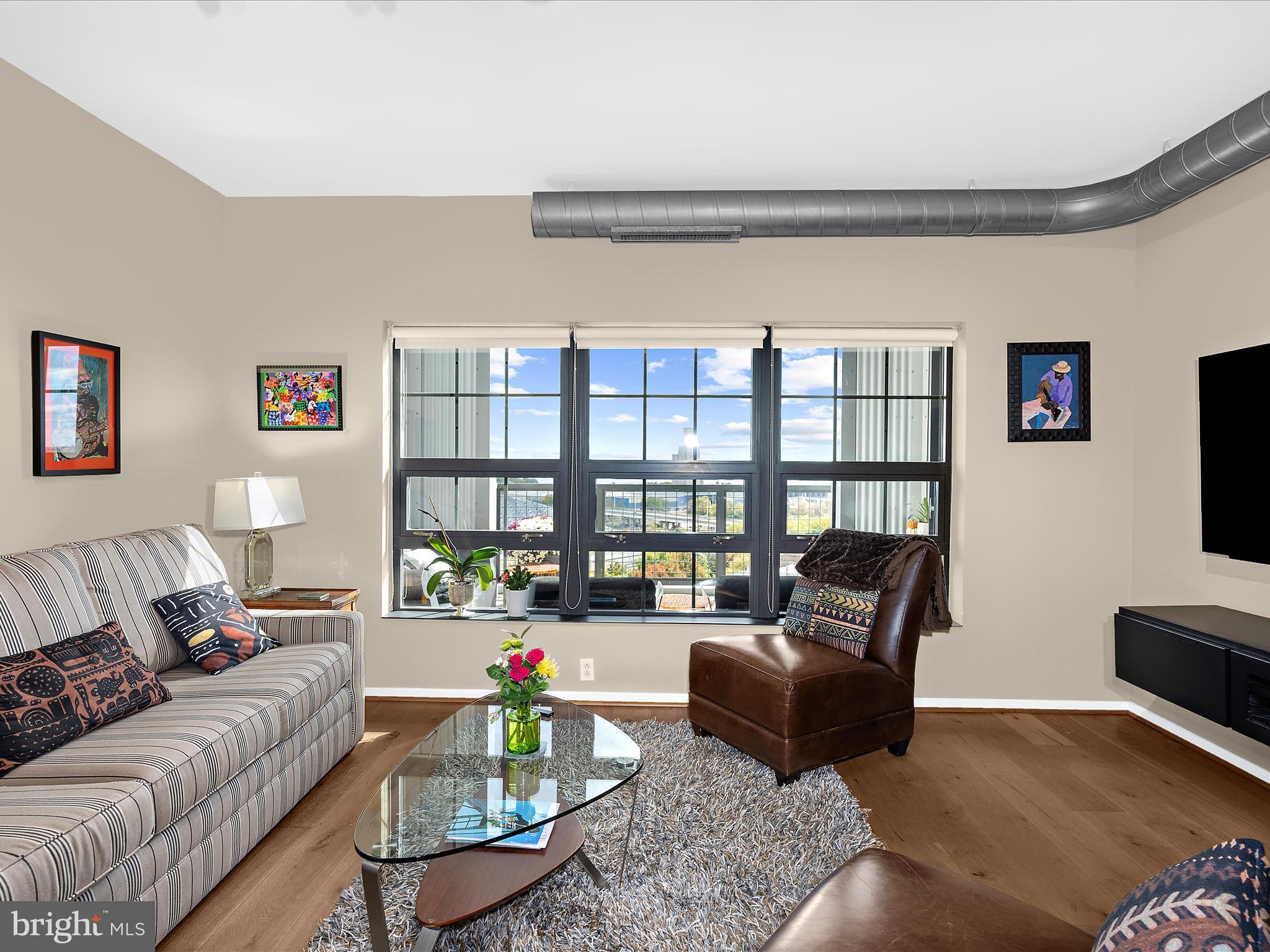 LOCUST POINT - Residential
