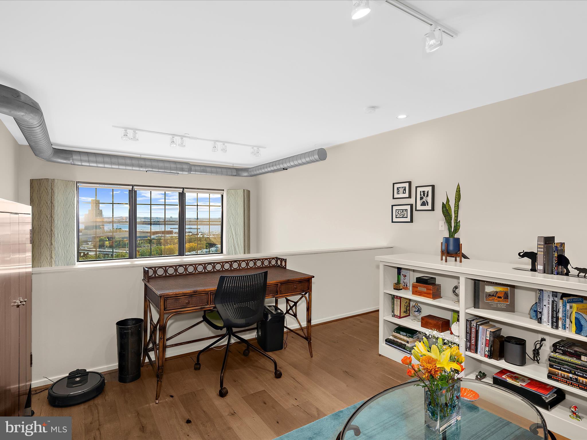 LOCUST POINT - Residential