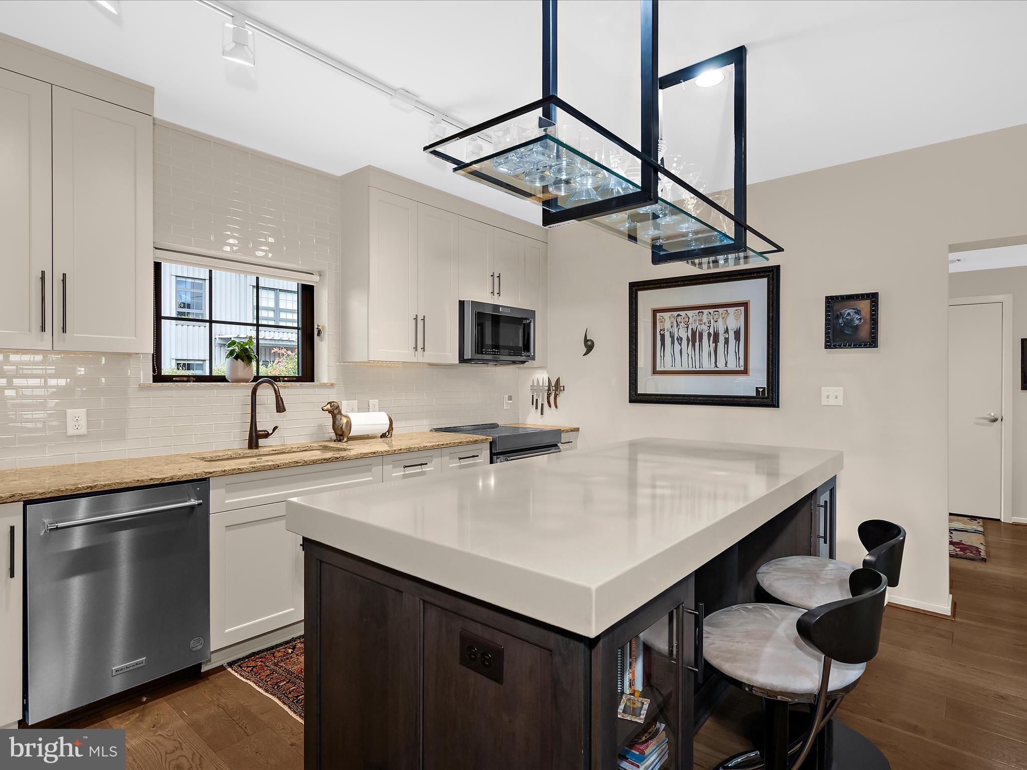 LOCUST POINT - Residential