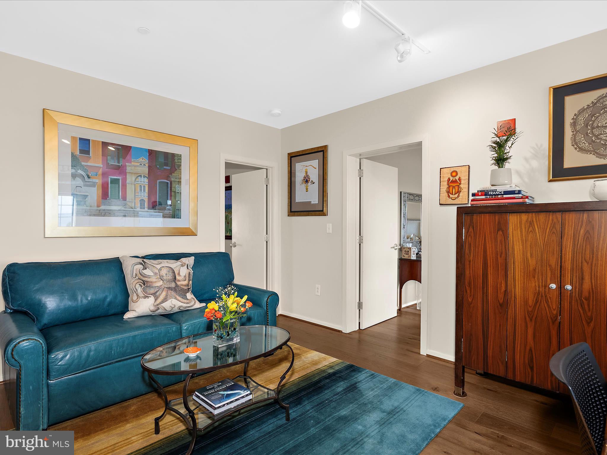 LOCUST POINT - Residential