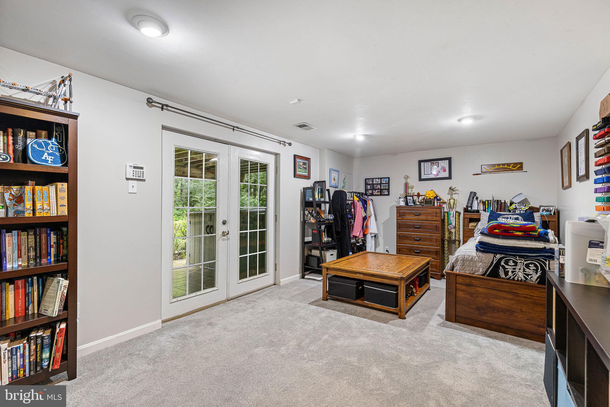 LAKE BRADDOCK - Residential