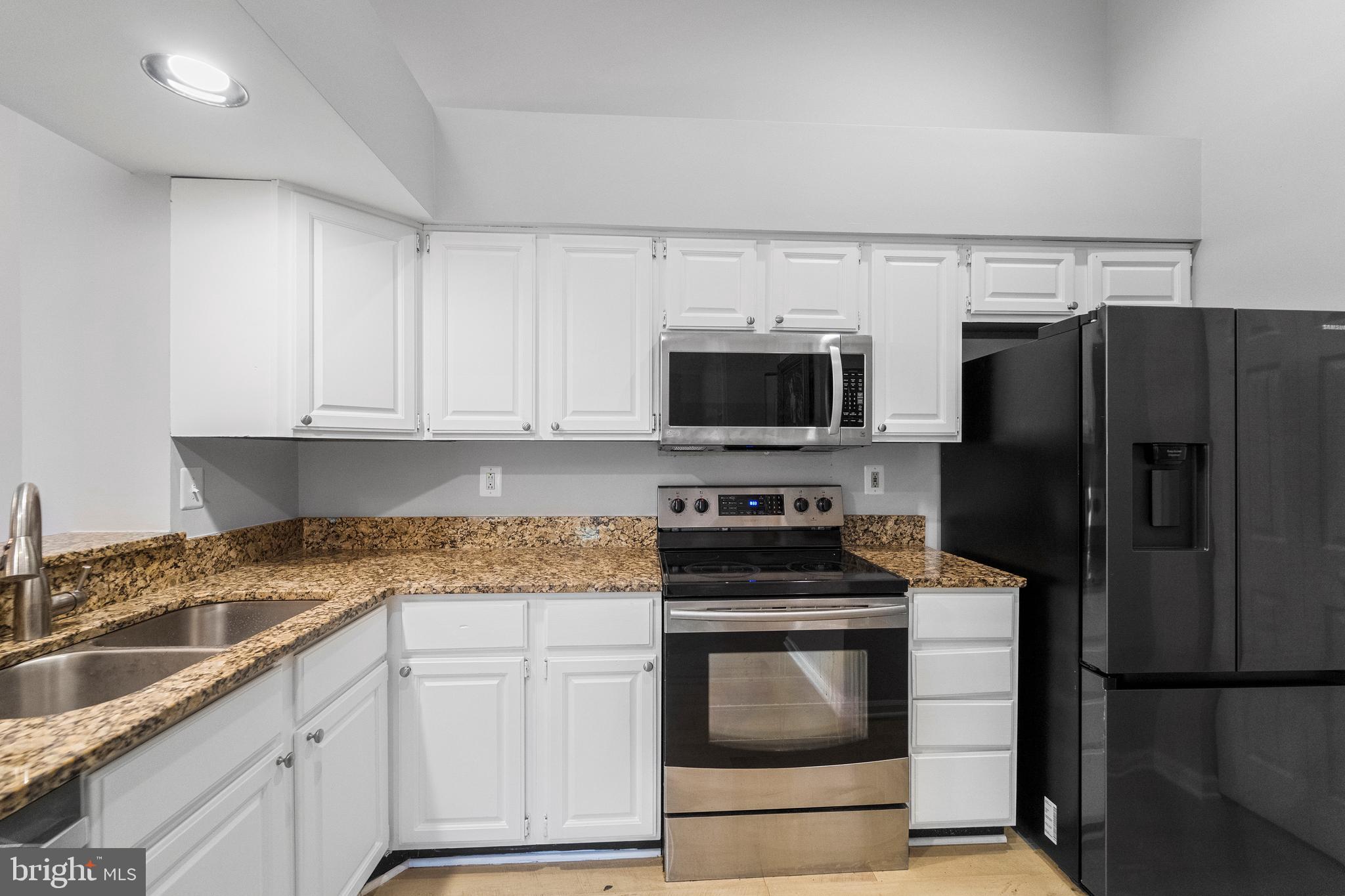 WATERS EDGE AT NORTH LAKE - Residential