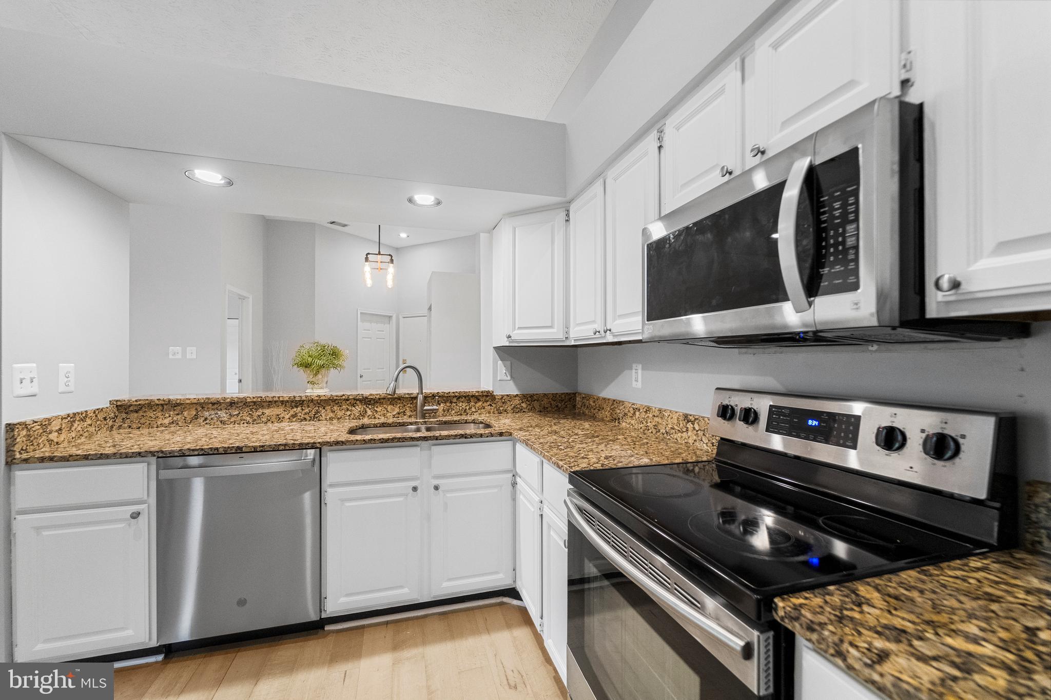 WATERS EDGE AT NORTH LAKE - Residential