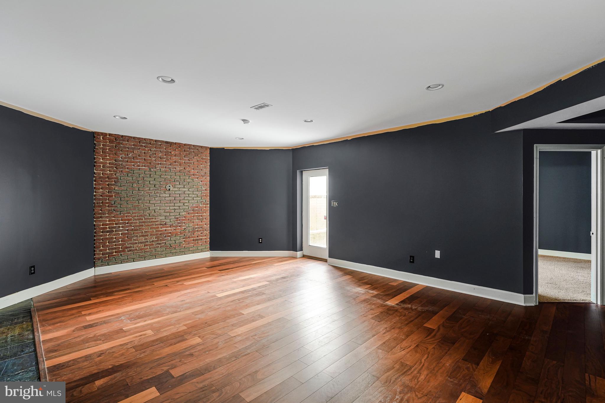 RED CEDAR WEST - Residential