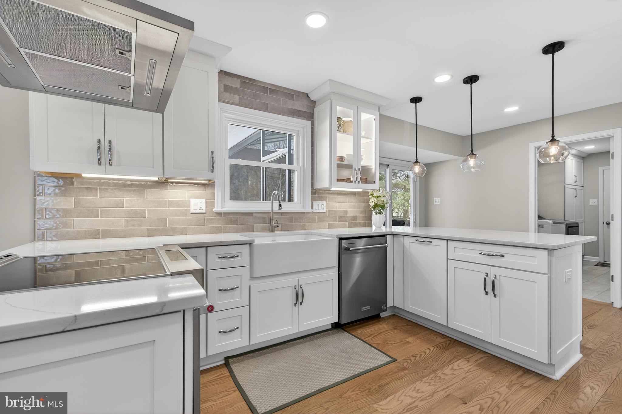 HOLLY KNOLL - Residential