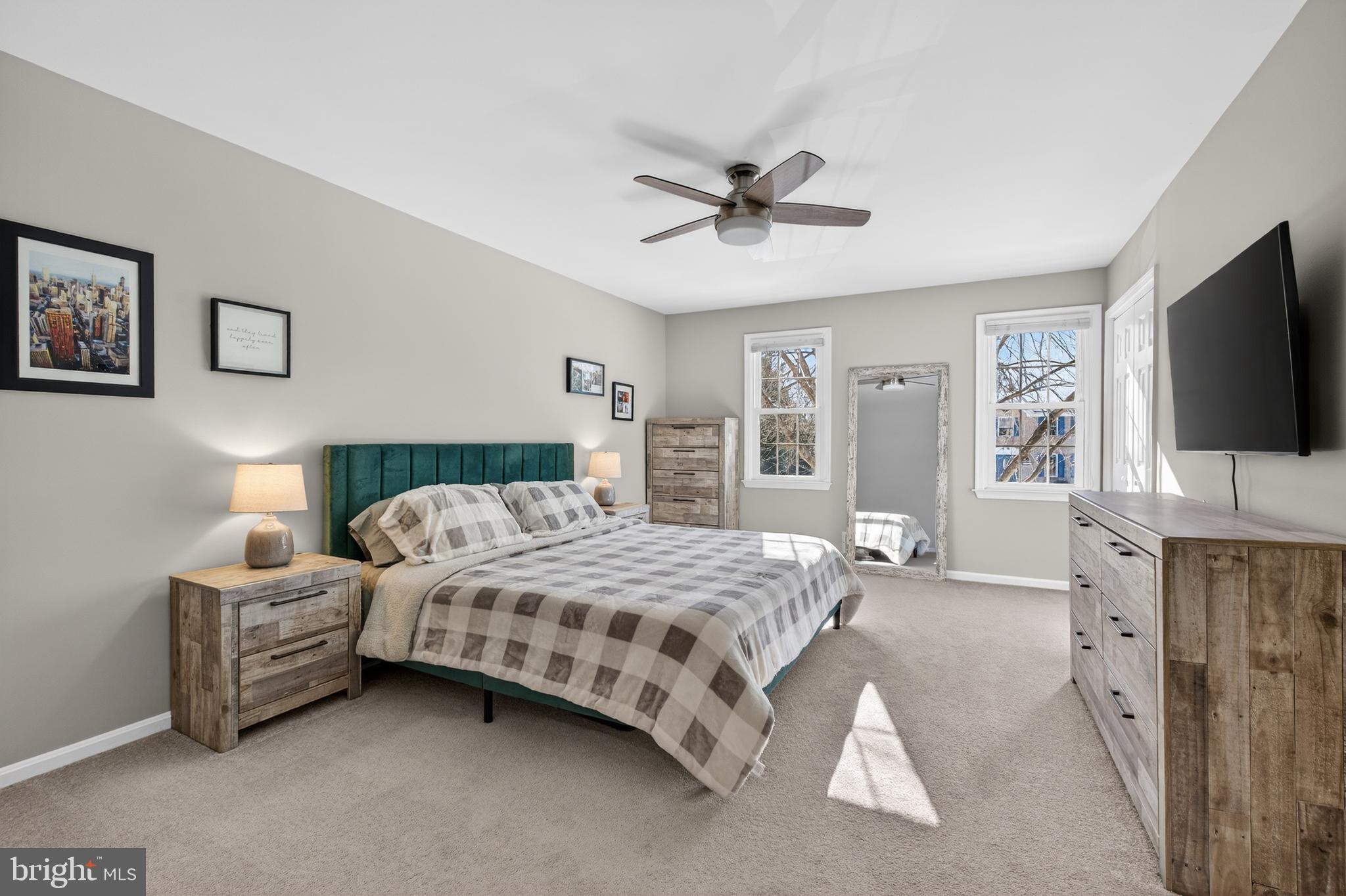 HOLLY KNOLL - Residential