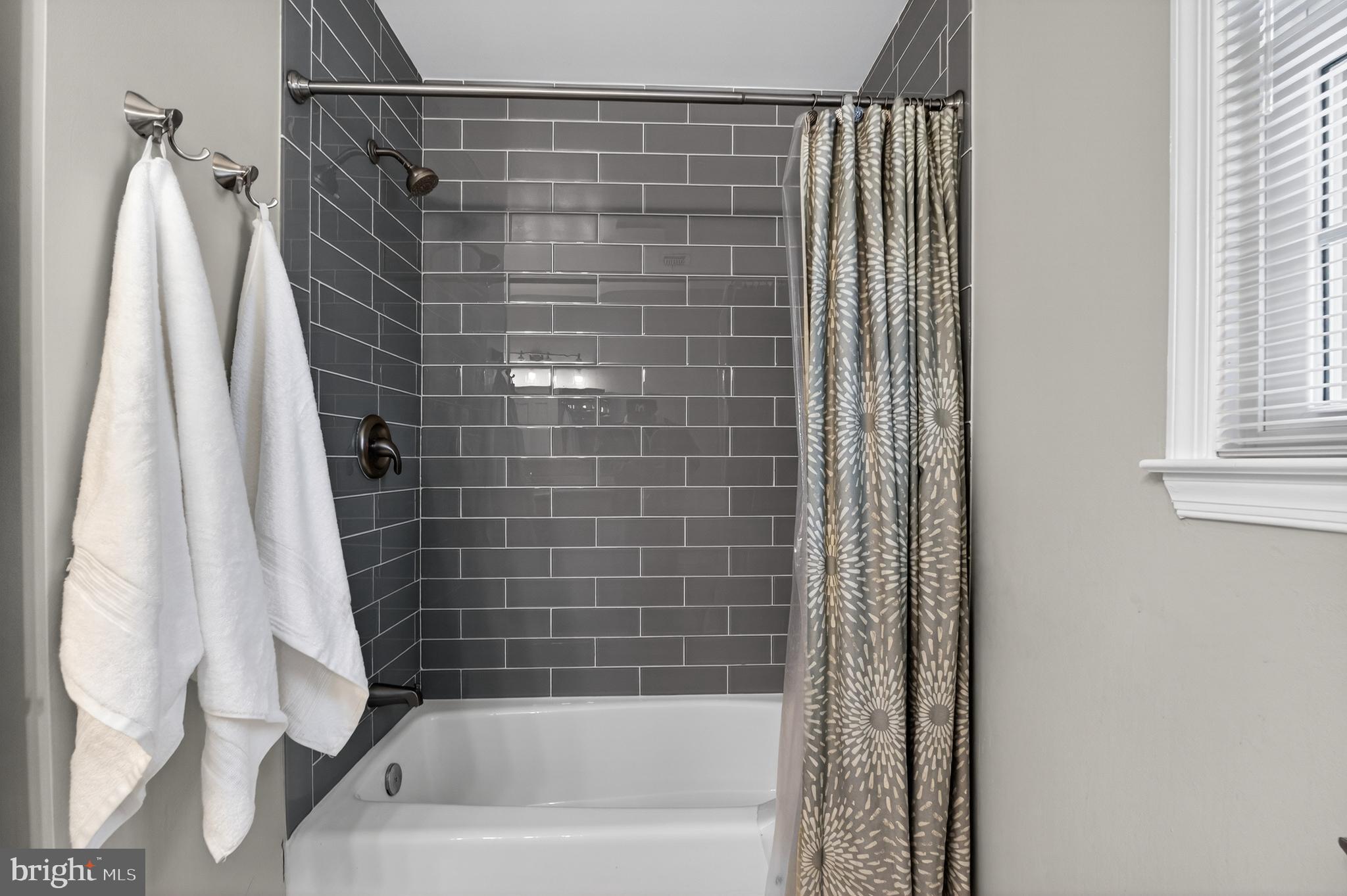 HOLLY KNOLL - Residential