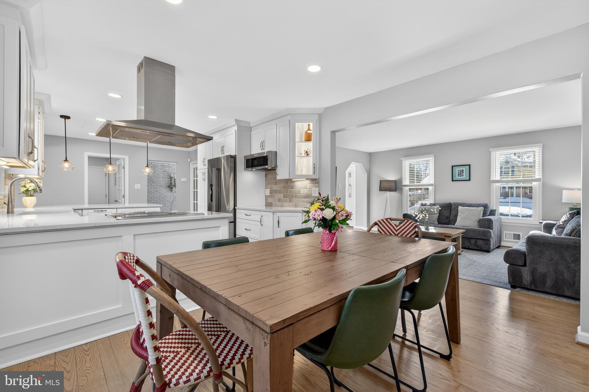 HOLLY KNOLL - Residential