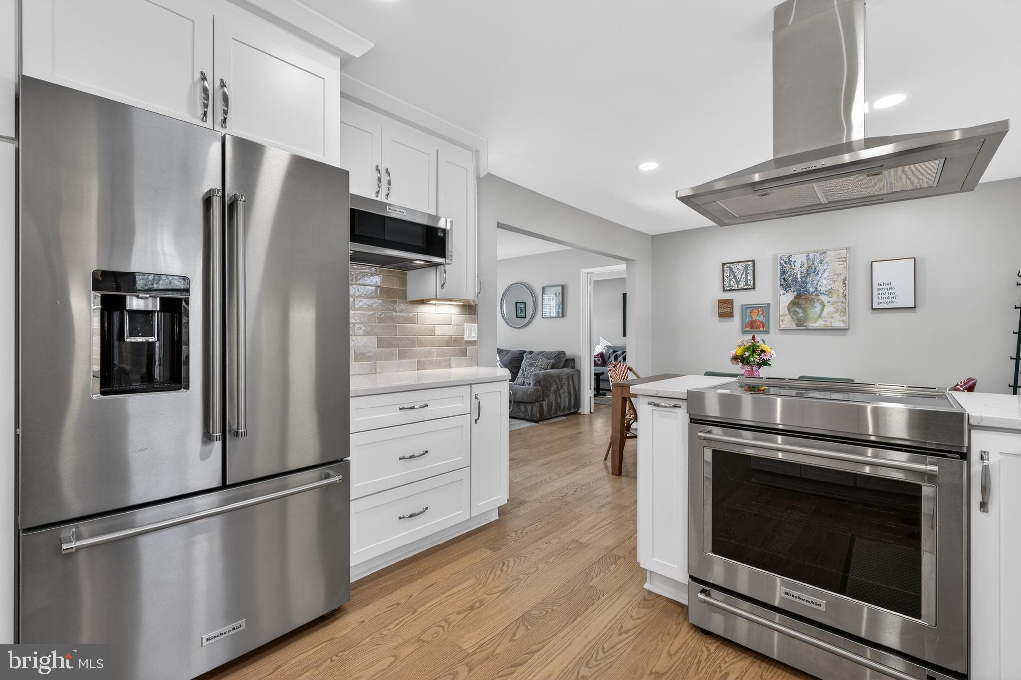 HOLLY KNOLL - Residential