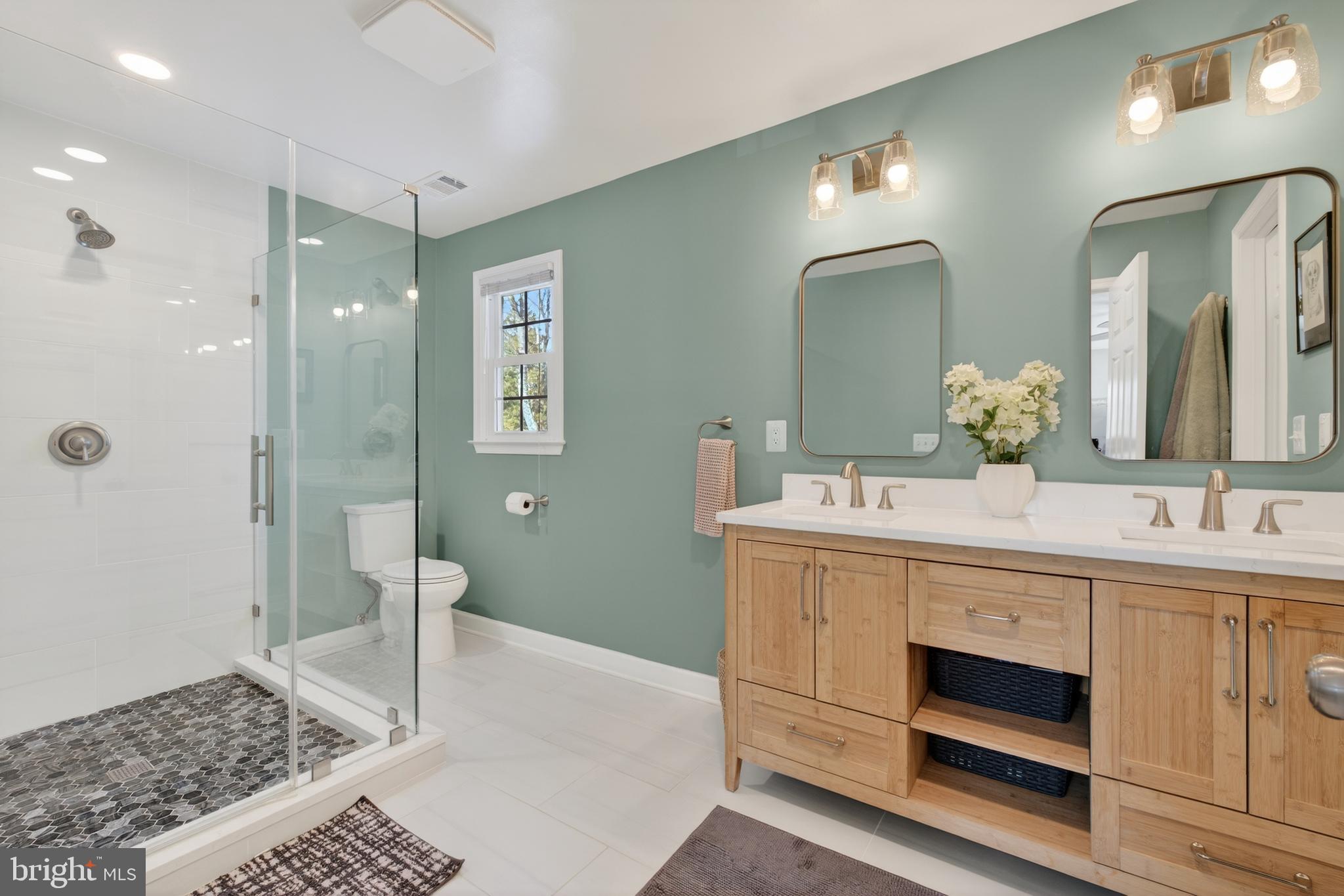 HOLLY KNOLL - Residential