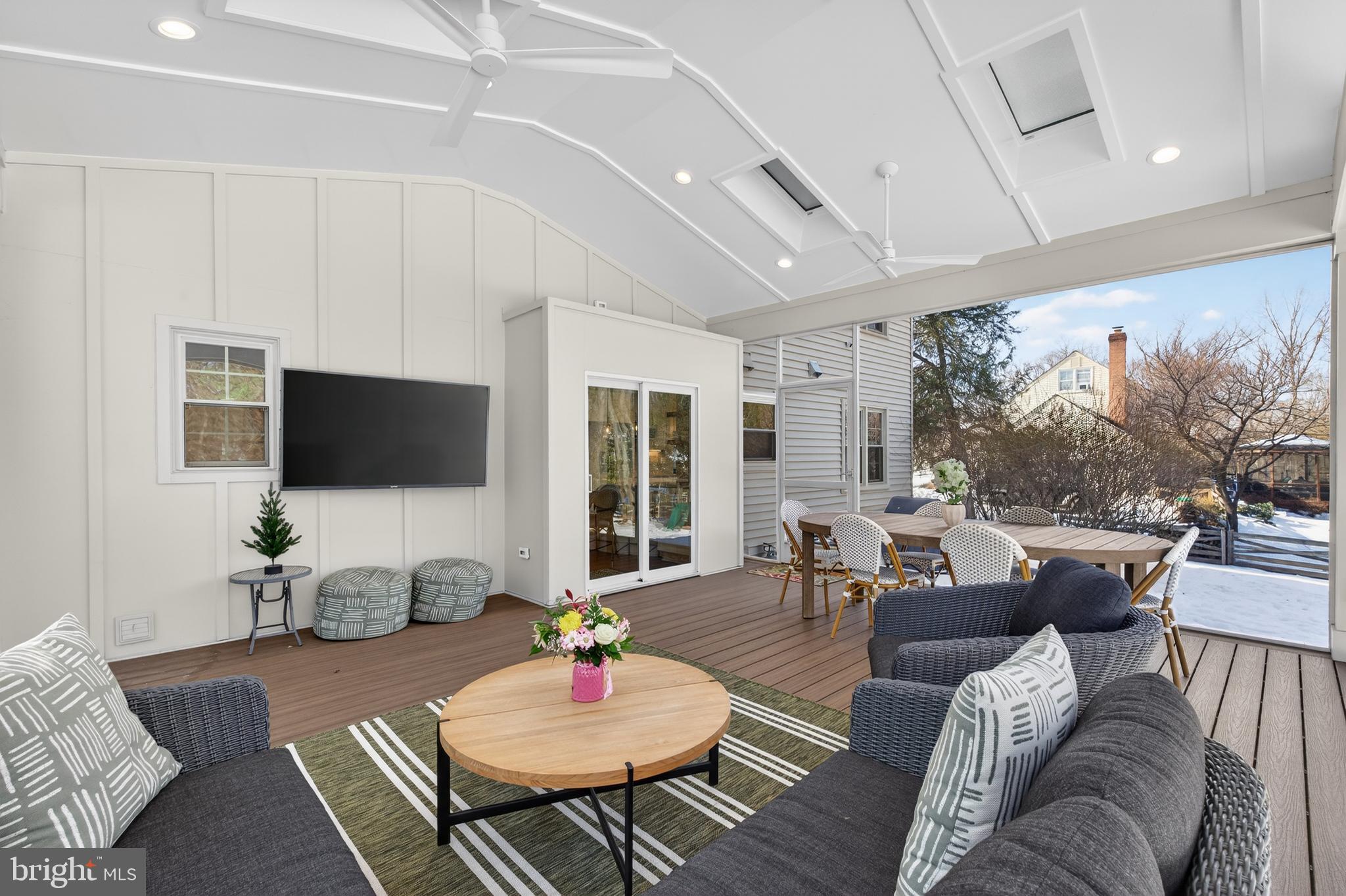 HOLLY KNOLL - Residential