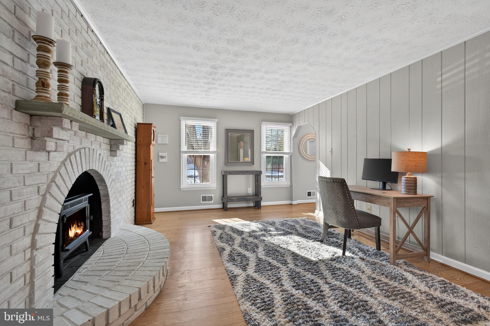 HOLLY KNOLL - Residential