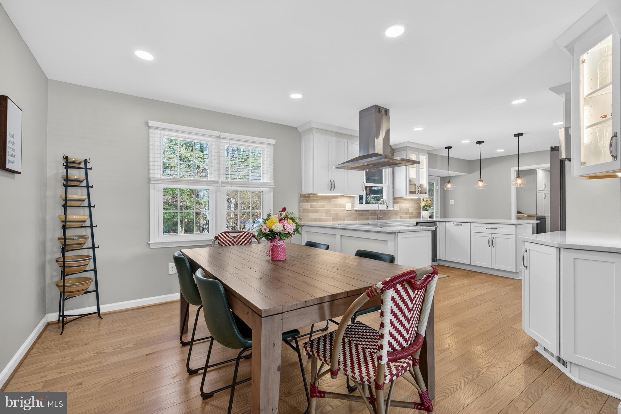 HOLLY KNOLL - Residential