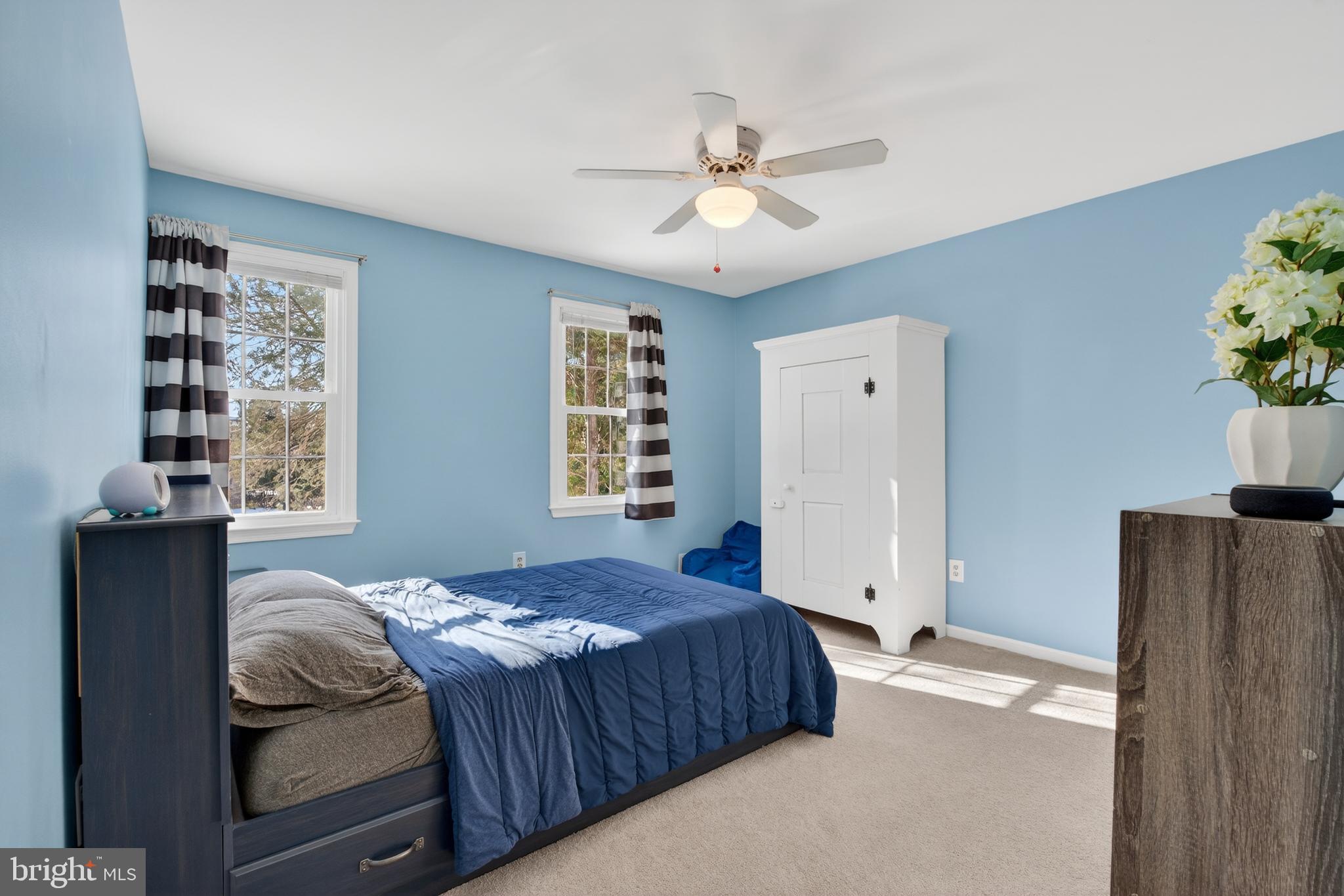 HOLLY KNOLL - Residential