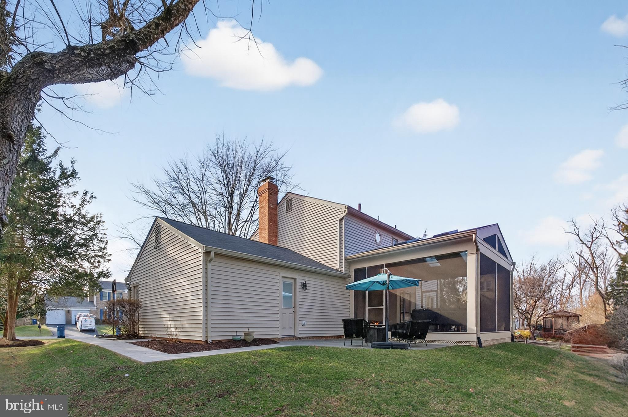 HOLLY KNOLL - Residential