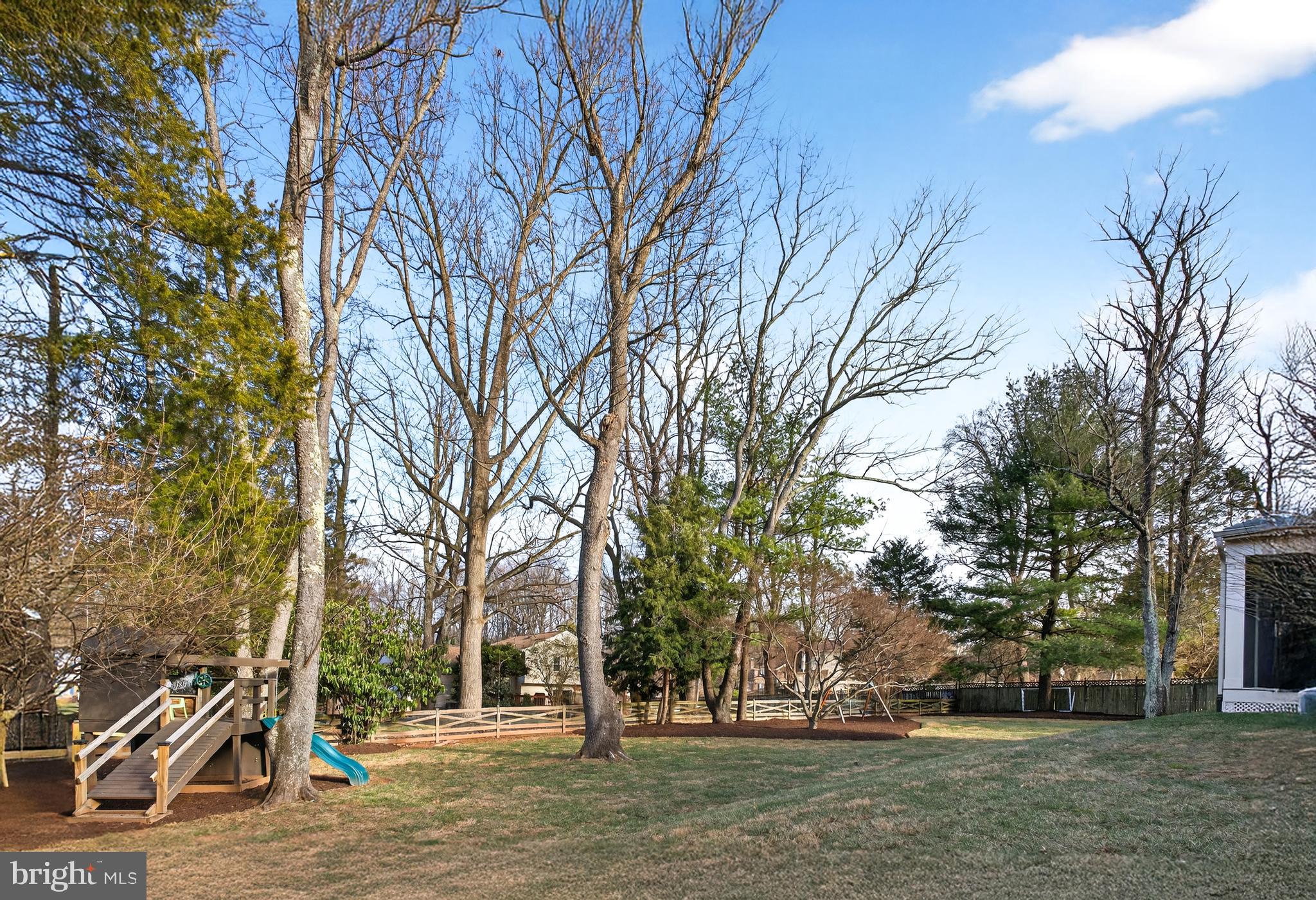 HOLLY KNOLL - Residential