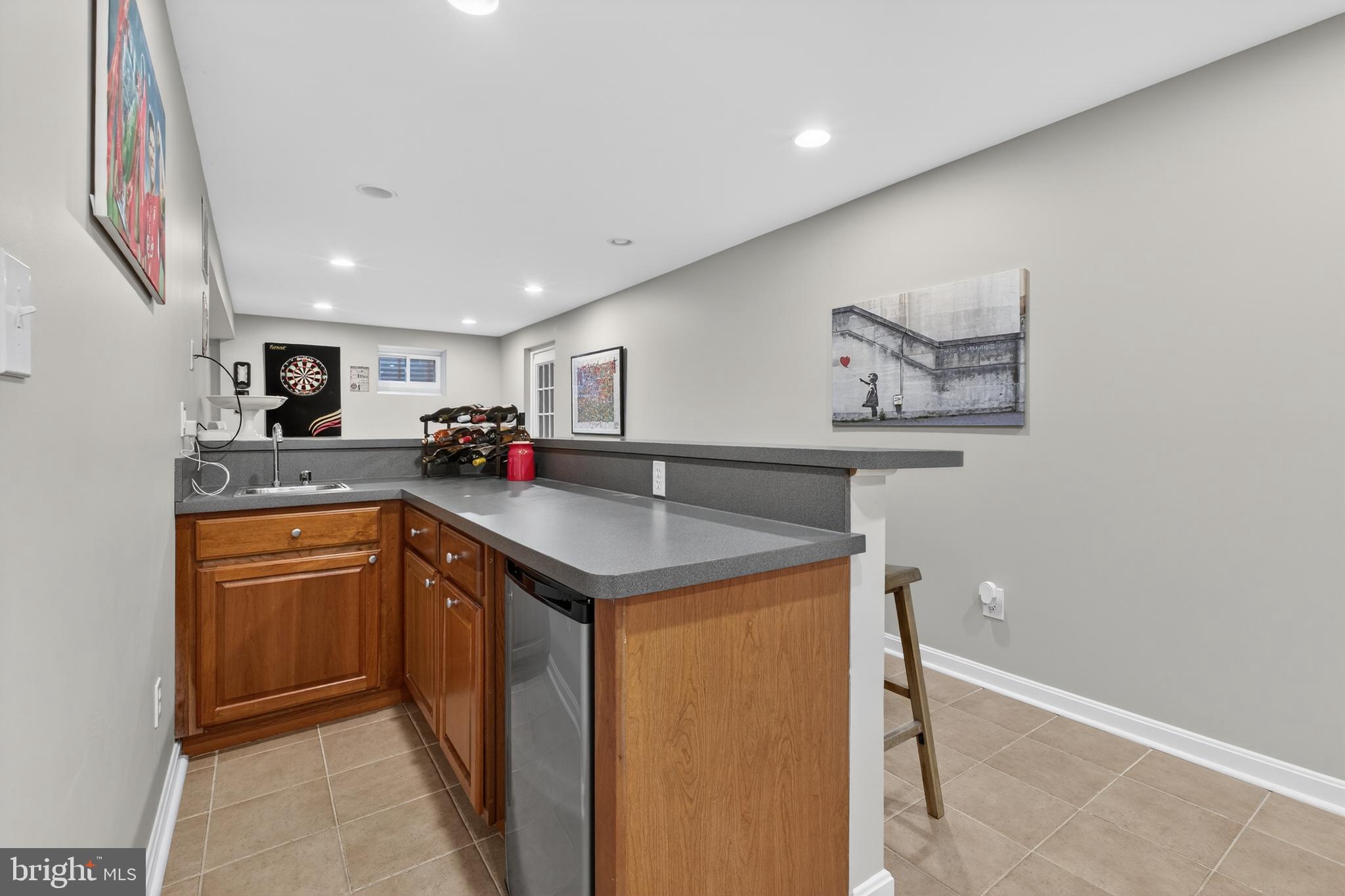 HOLLY KNOLL - Residential