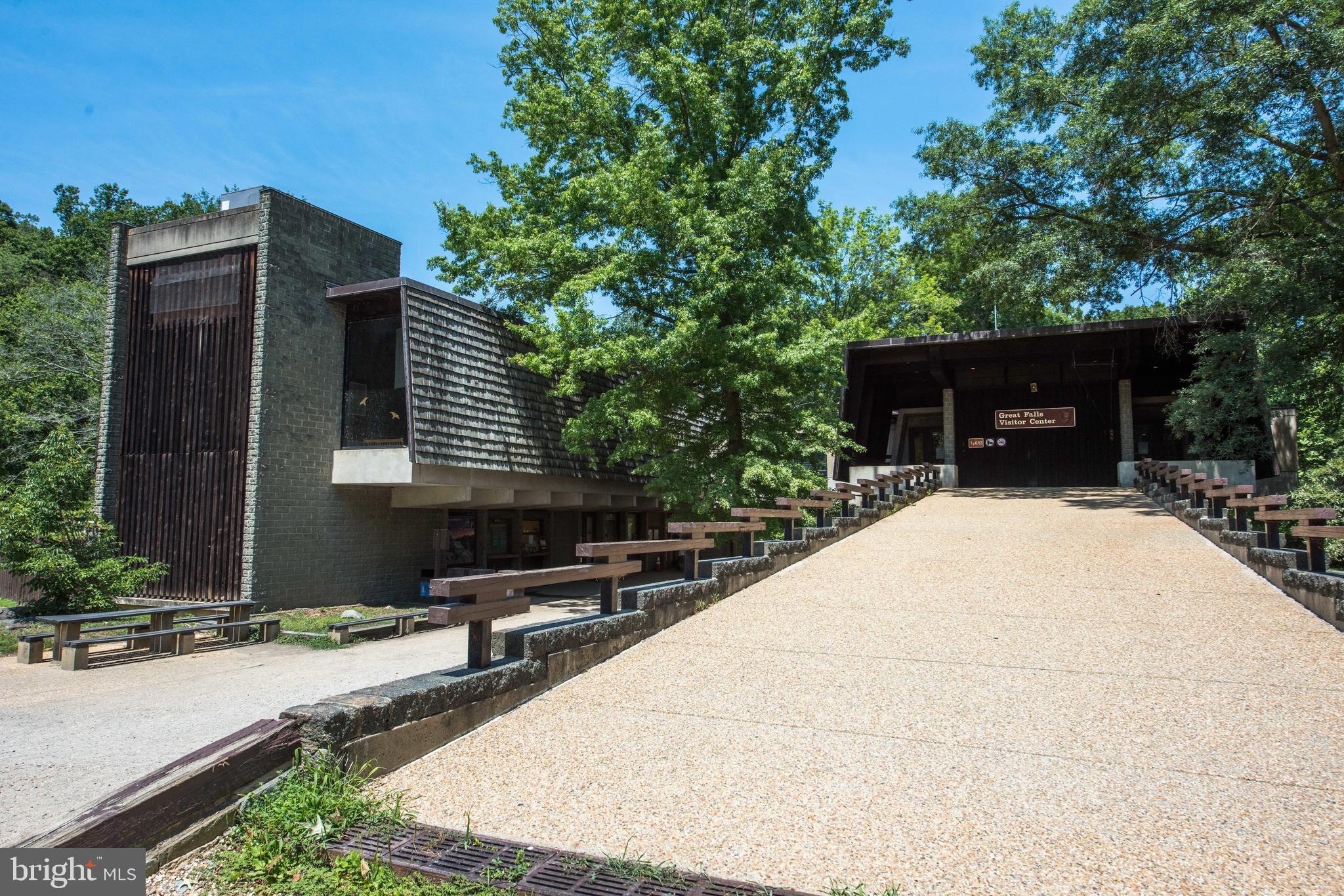 HOLLY KNOLL - Residential