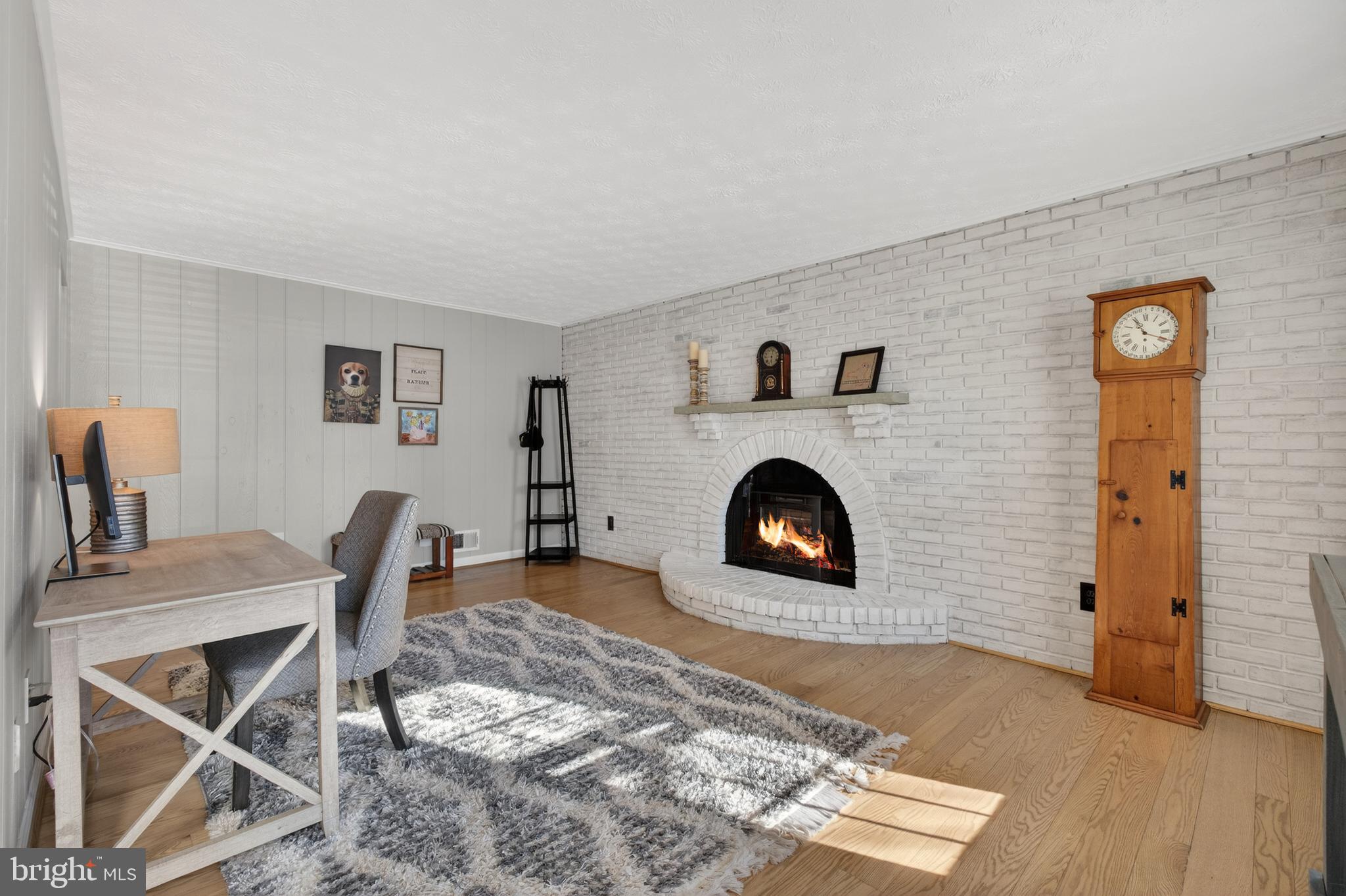 HOLLY KNOLL - Residential