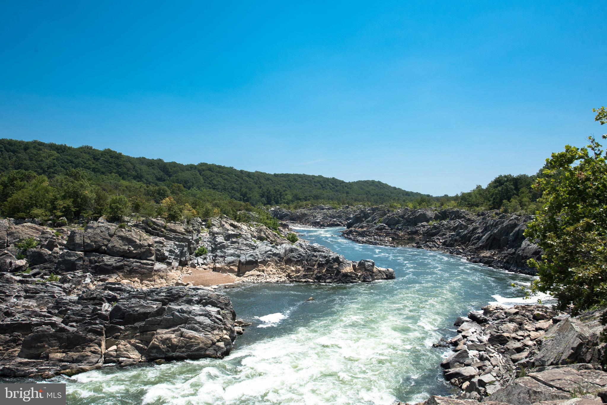 HOLLY KNOLL - Residential