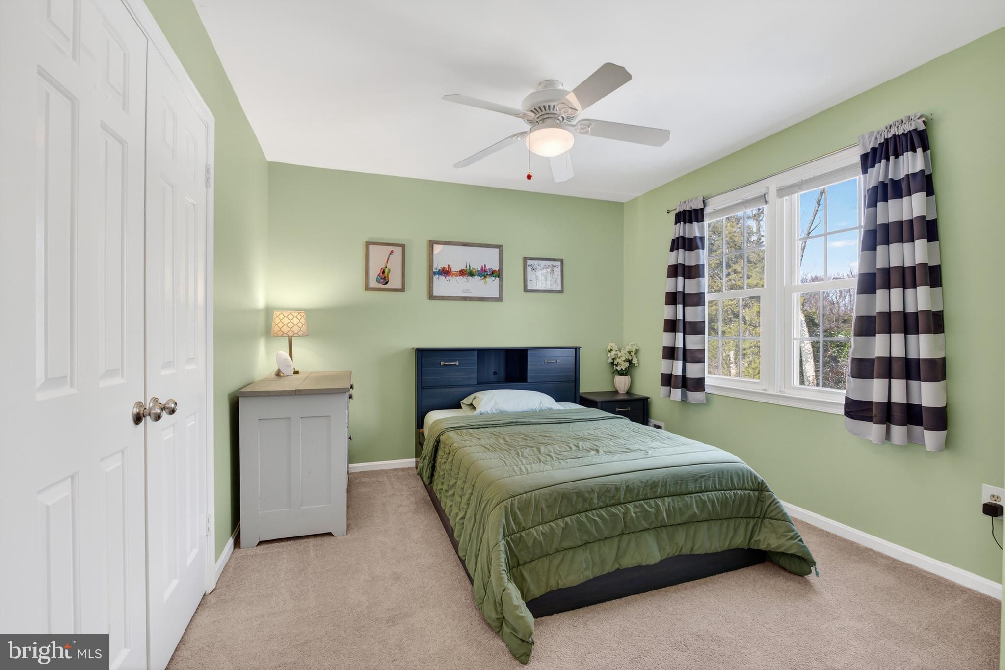 HOLLY KNOLL - Residential