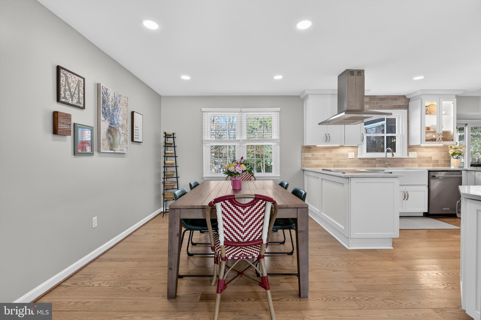 HOLLY KNOLL - Residential