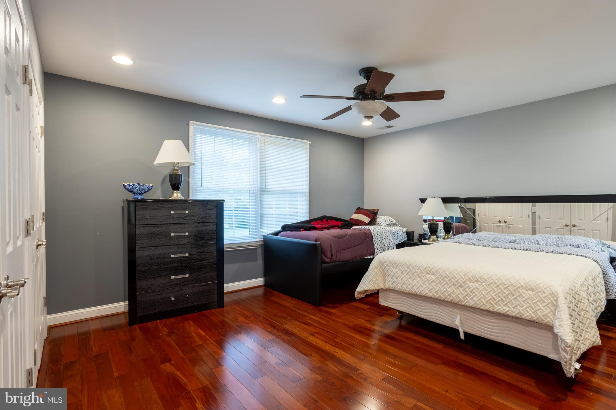 LONG MEADOW ESTATES - Residential