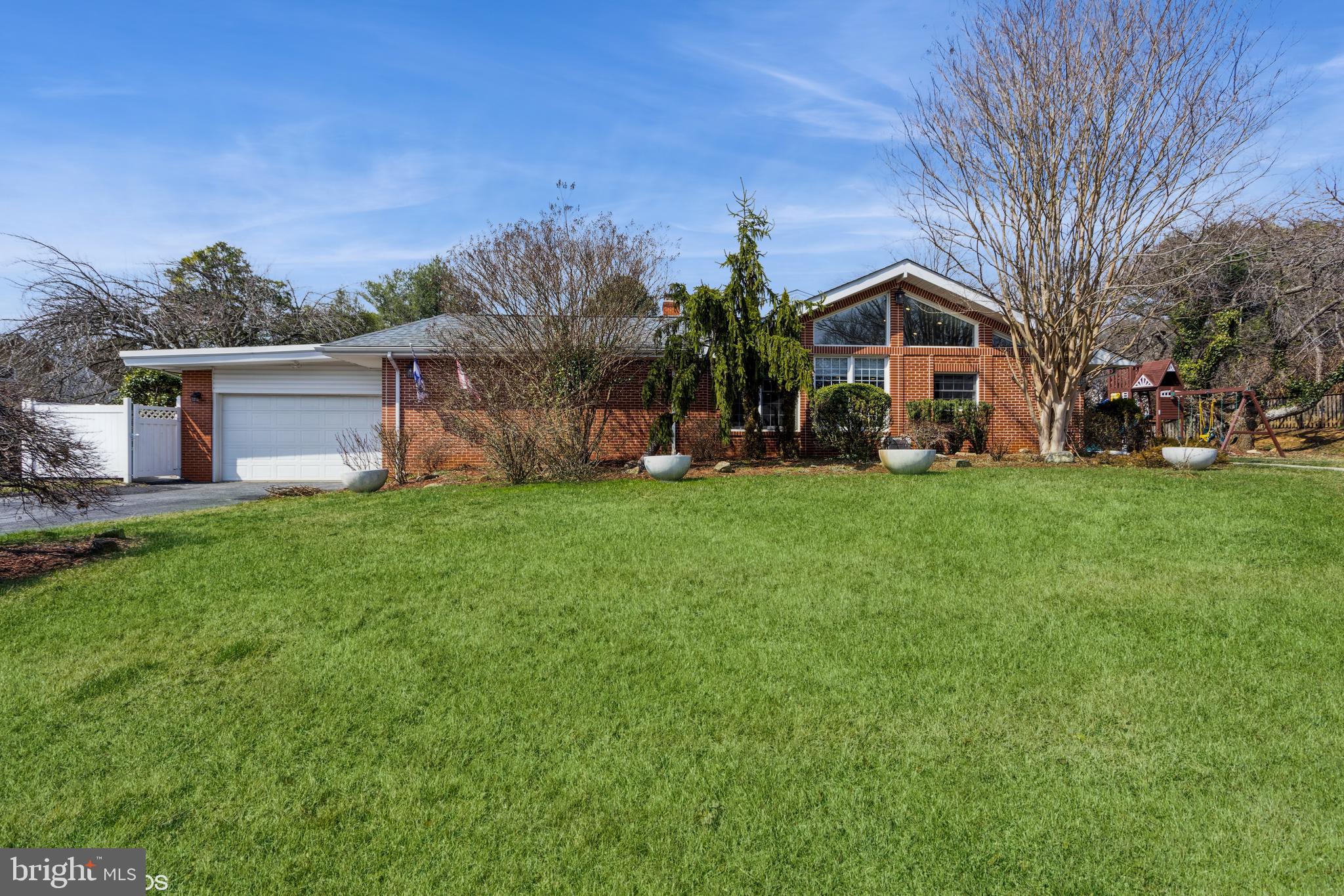 LONG MEADOW ESTATES - Residential