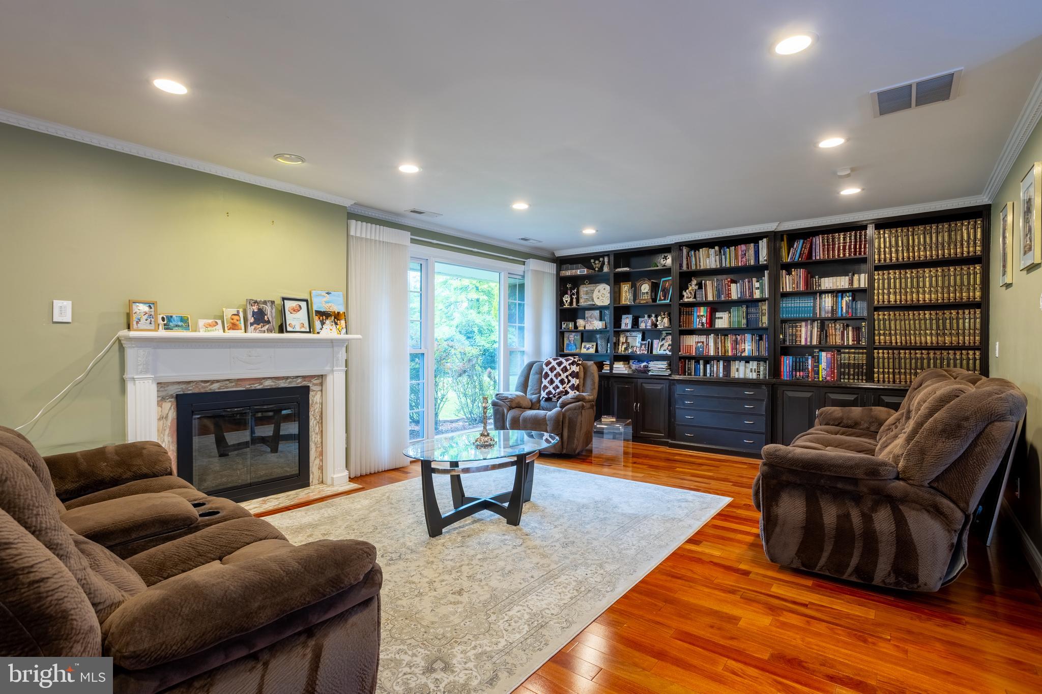 LONG MEADOW ESTATES - Residential