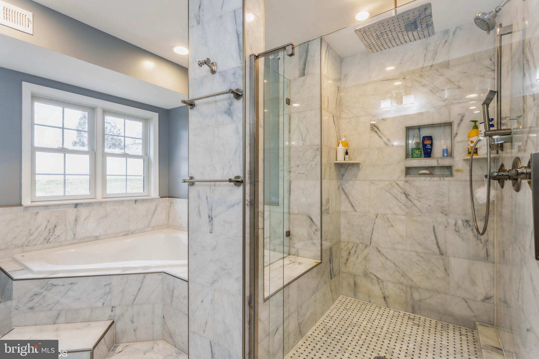 LONG MEADOW ESTATES - Residential