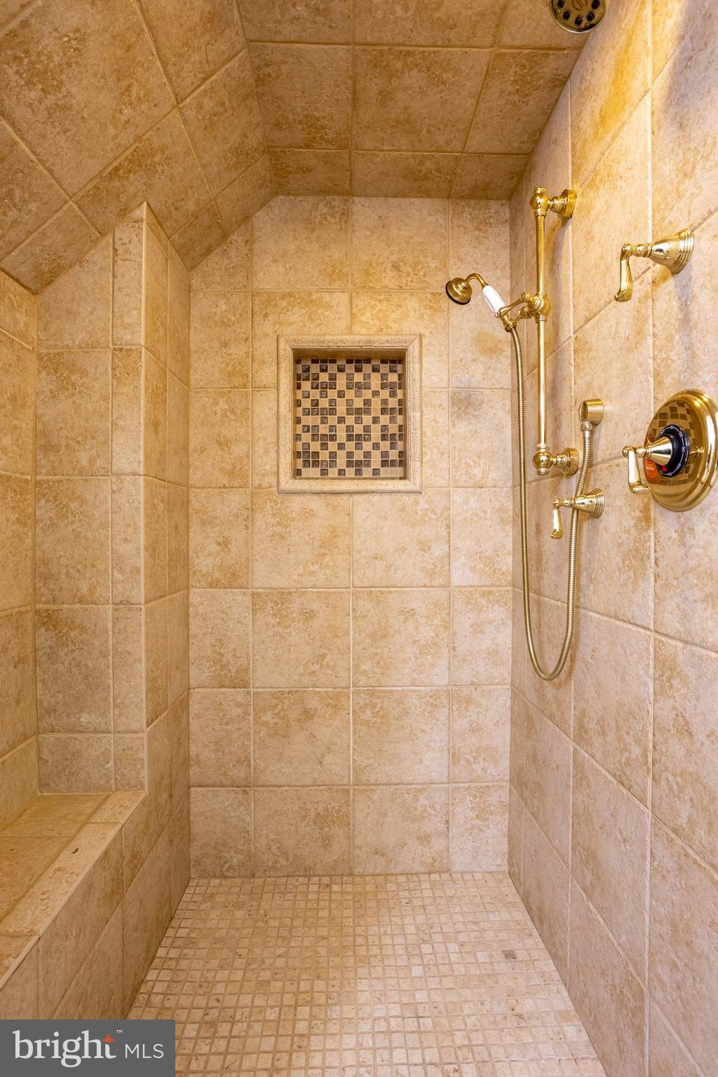 LONG MEADOW ESTATES - Residential