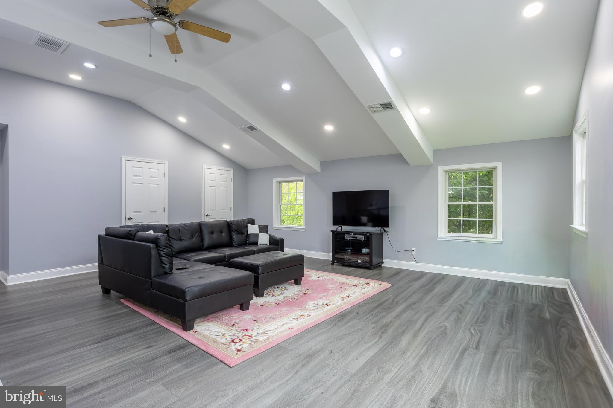 LONG MEADOW ESTATES - Residential