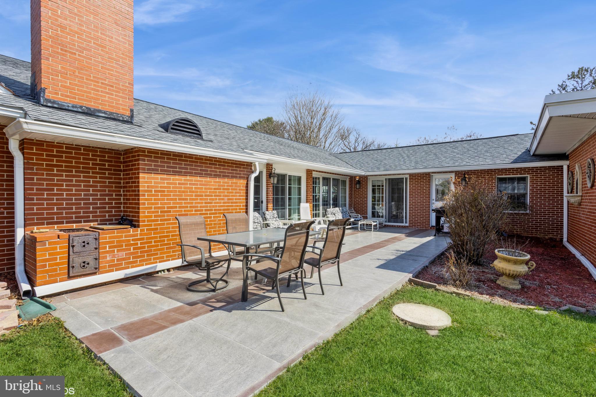 LONG MEADOW ESTATES - Residential