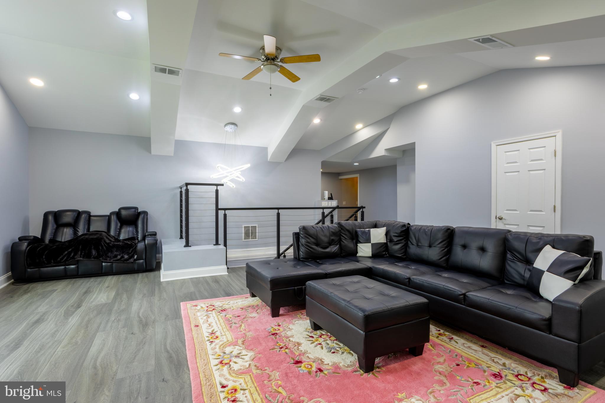 LONG MEADOW ESTATES - Residential