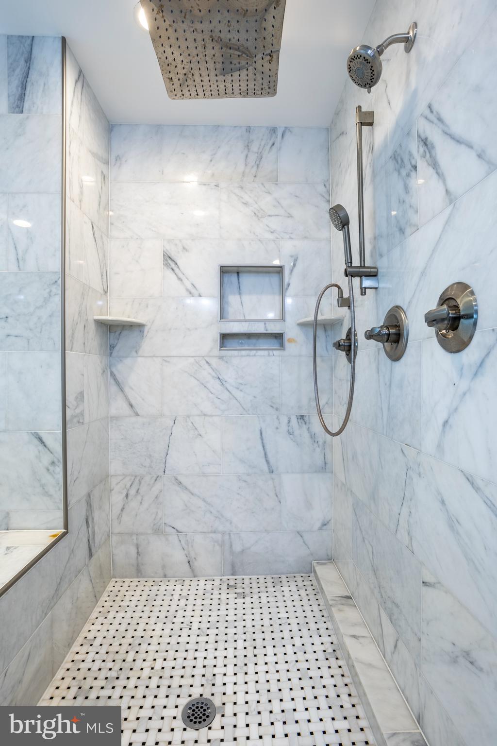 LONG MEADOW ESTATES - Residential