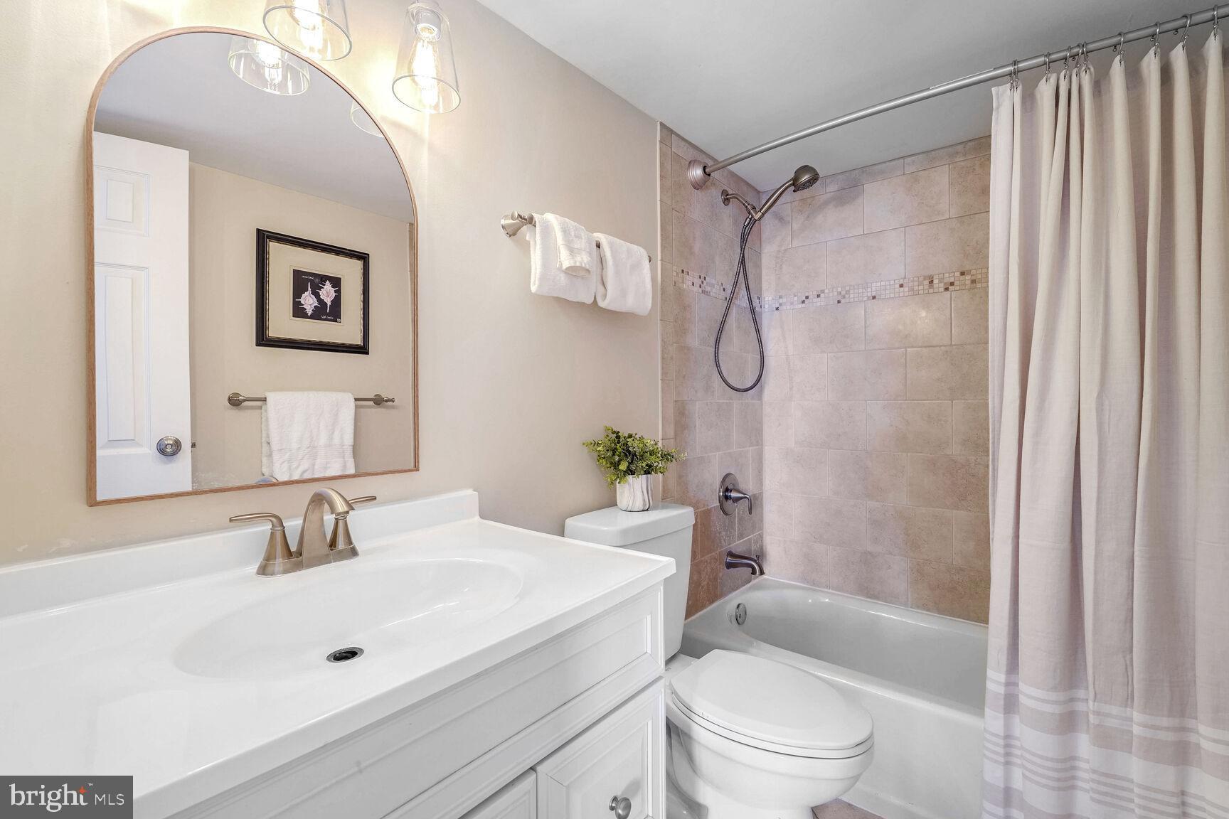 MCLEAN HOUSE - Residential