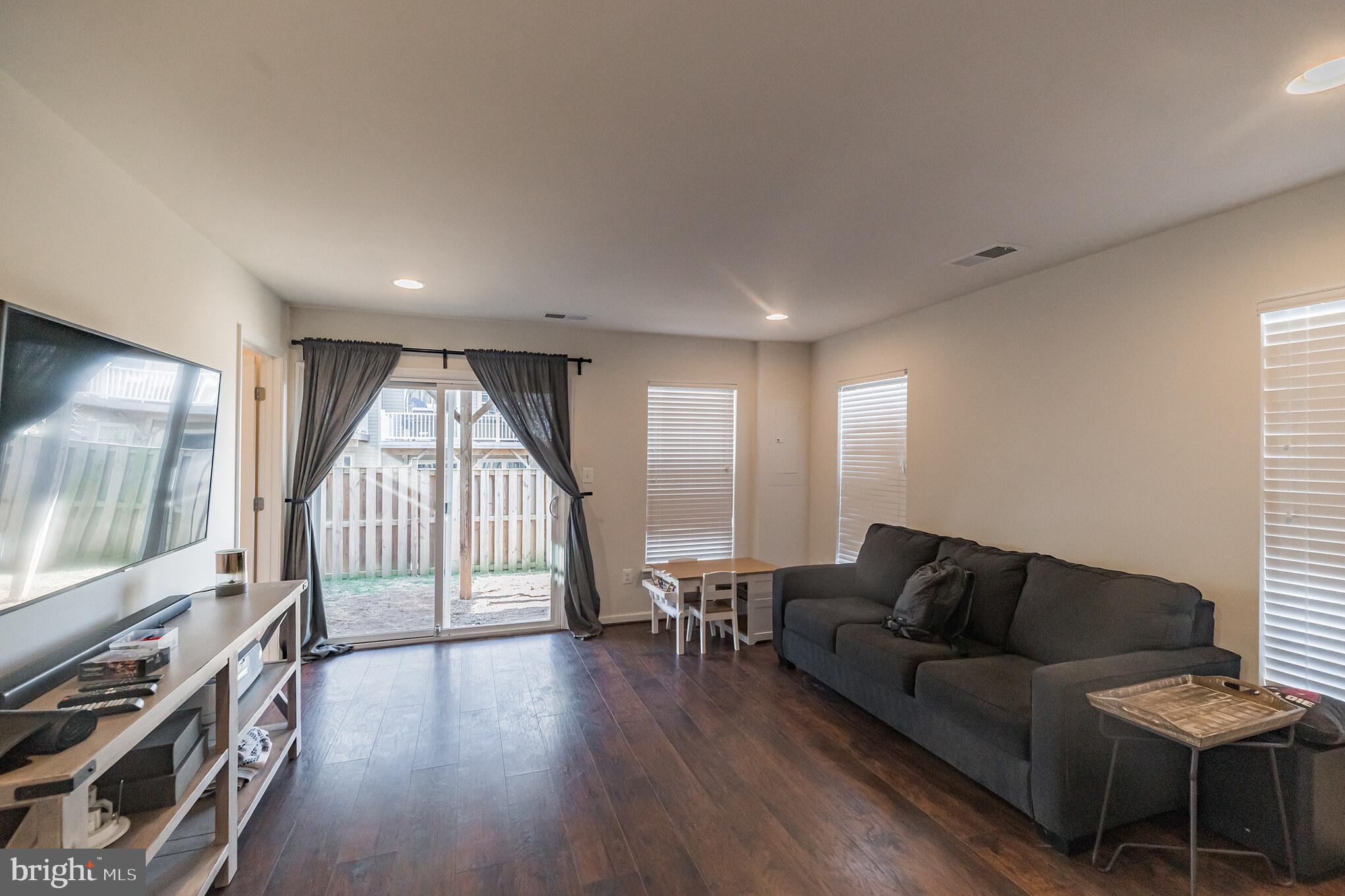 PEMBROOKE - Residential