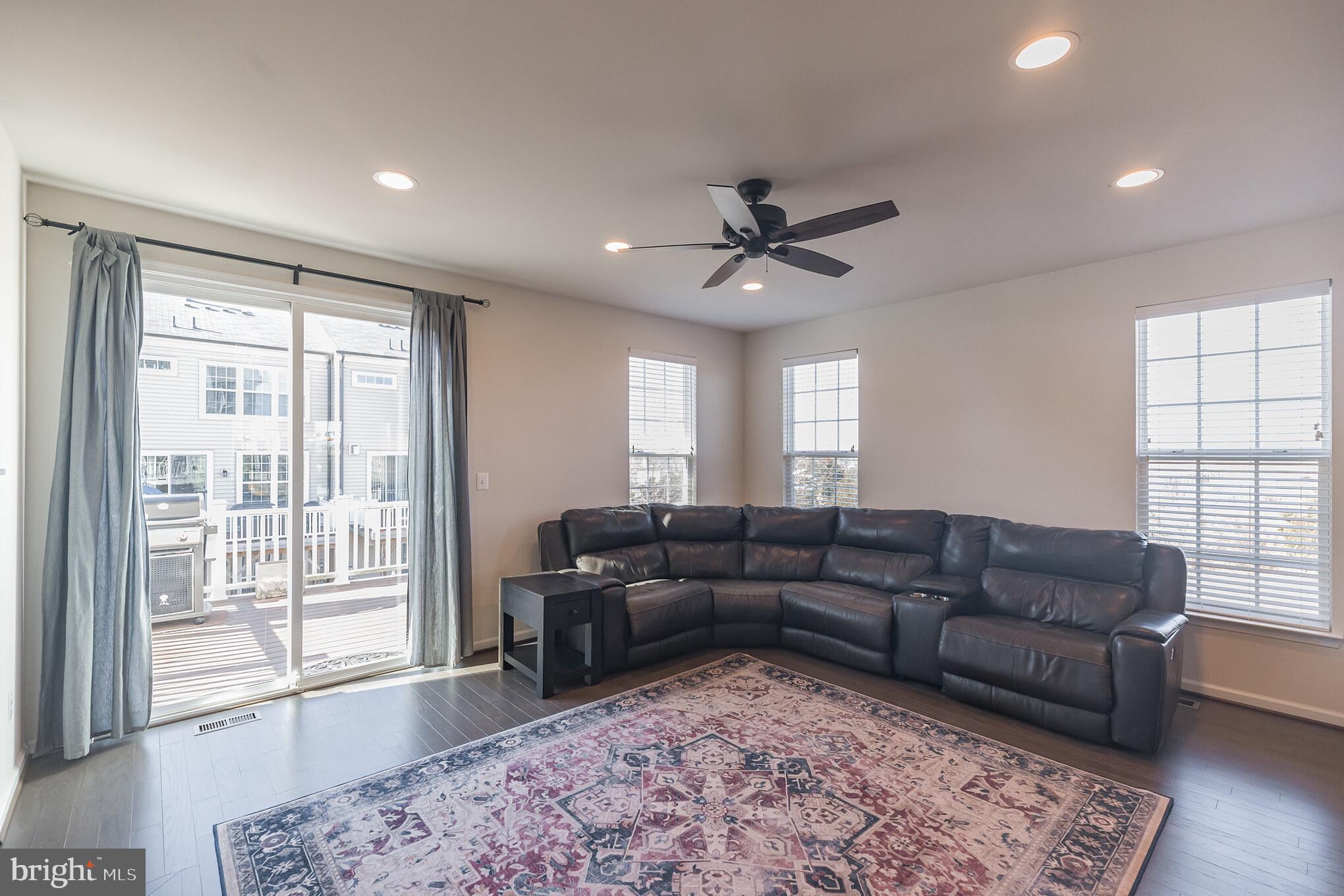 PEMBROOKE - Residential