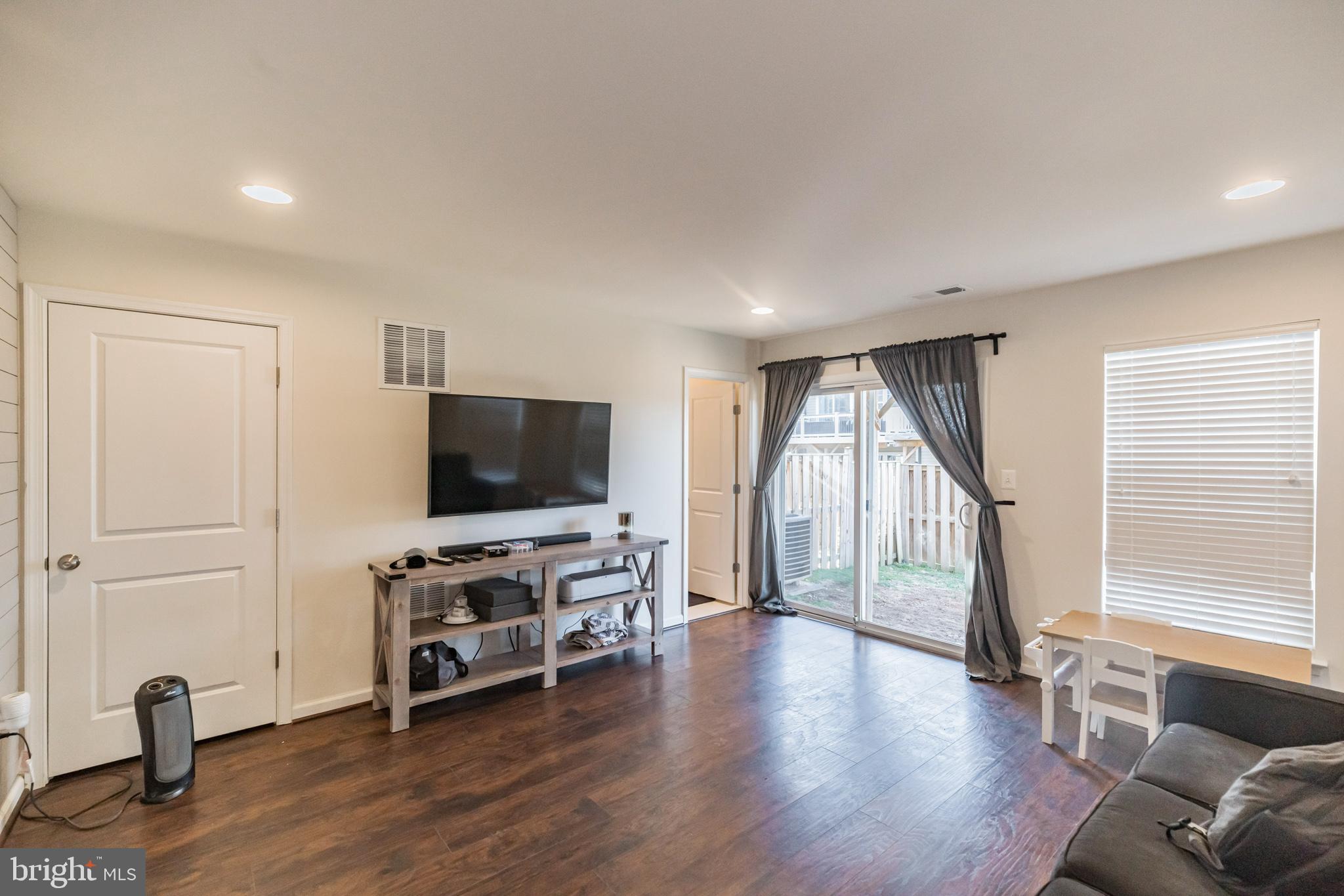 PEMBROOKE - Residential