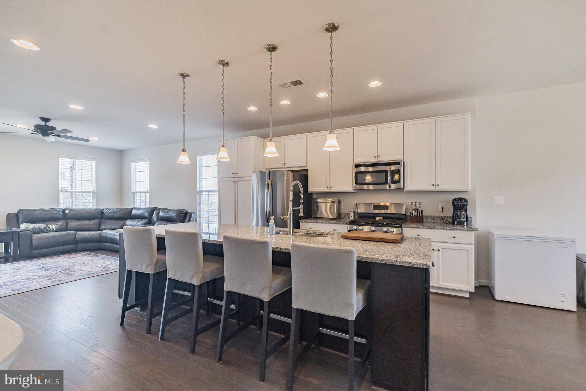 PEMBROOKE - Residential