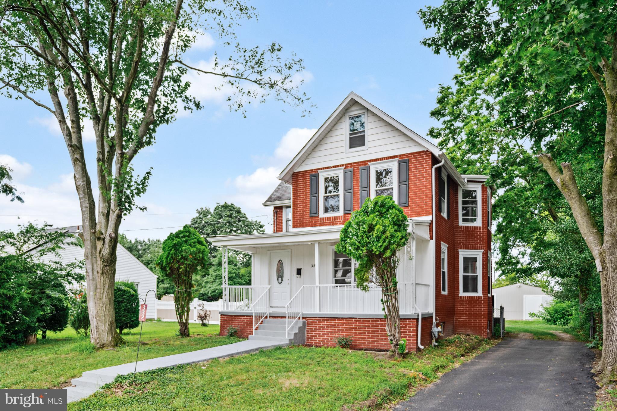 332 E LINDEN AVENUE