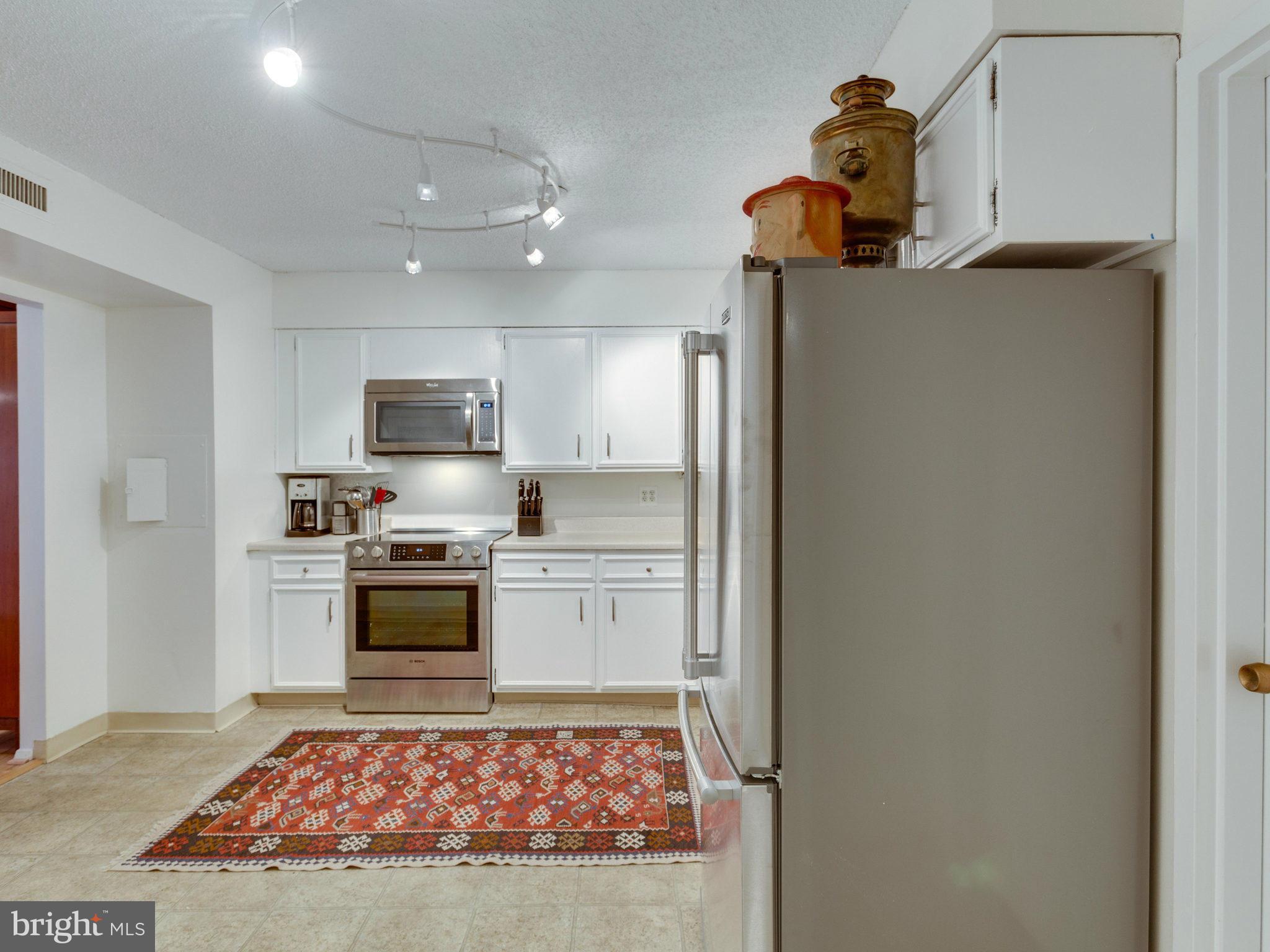 TOWER VILLAS - Residential Lease