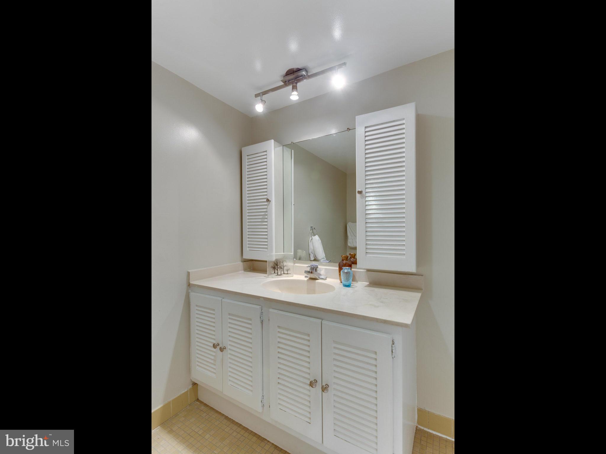 TOWER VILLAS - Residential Lease