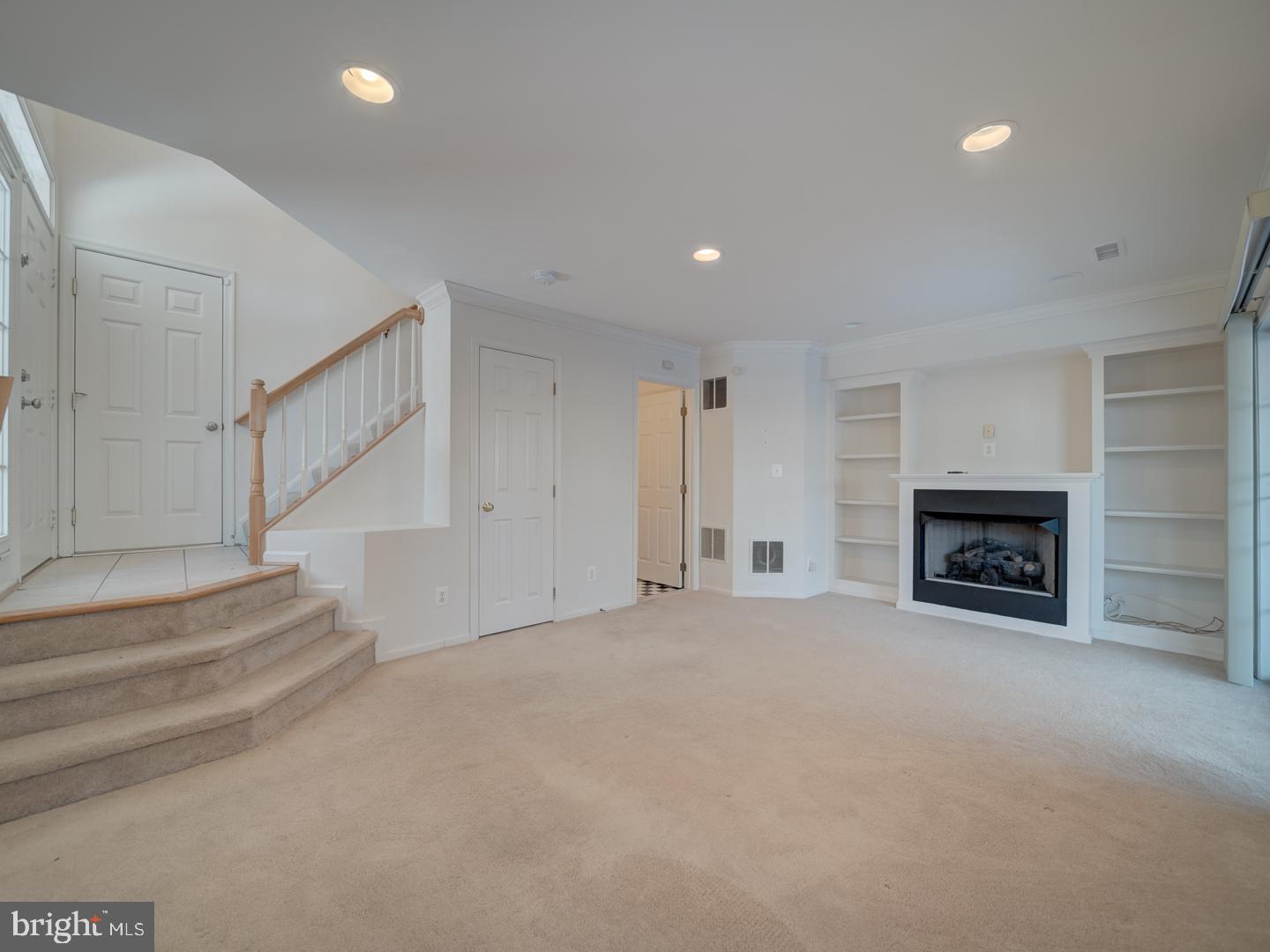 SIGNATURE AT BROADLANDS - Residential