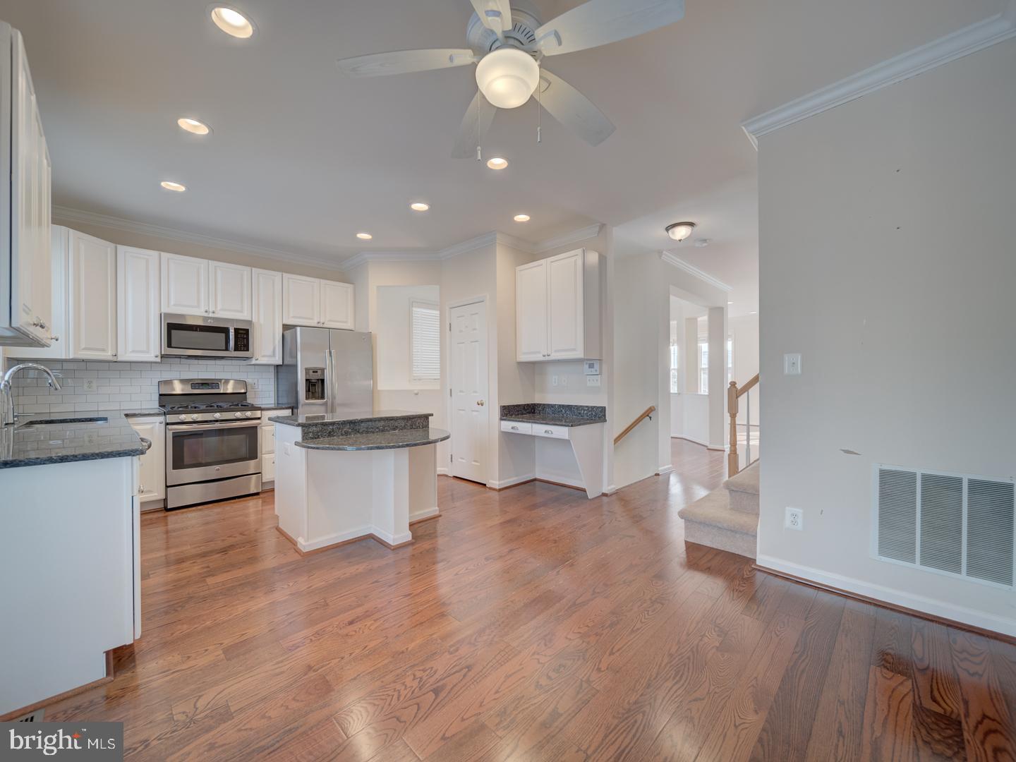 SIGNATURE AT BROADLANDS - Residential