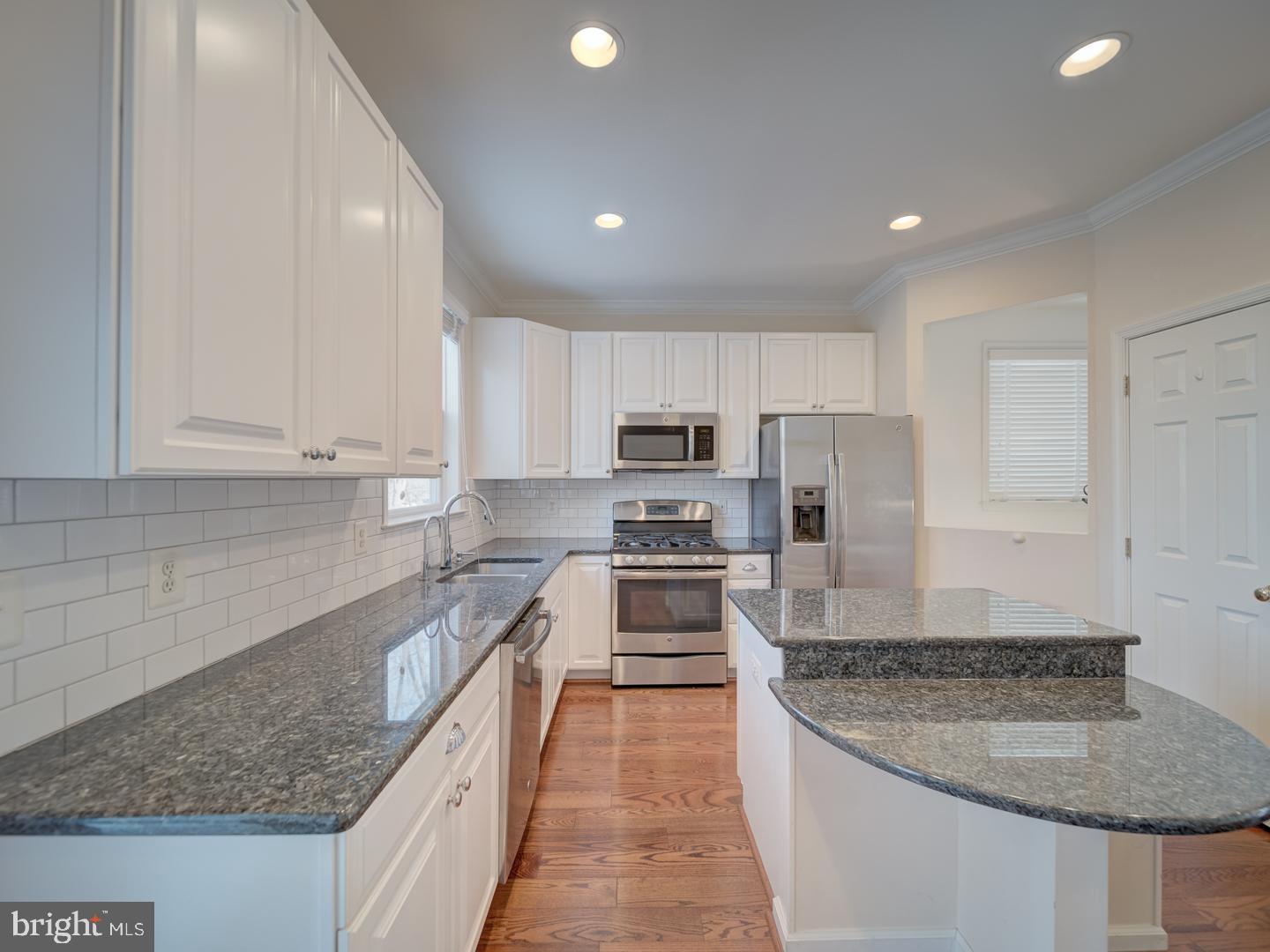 SIGNATURE AT BROADLANDS - Residential