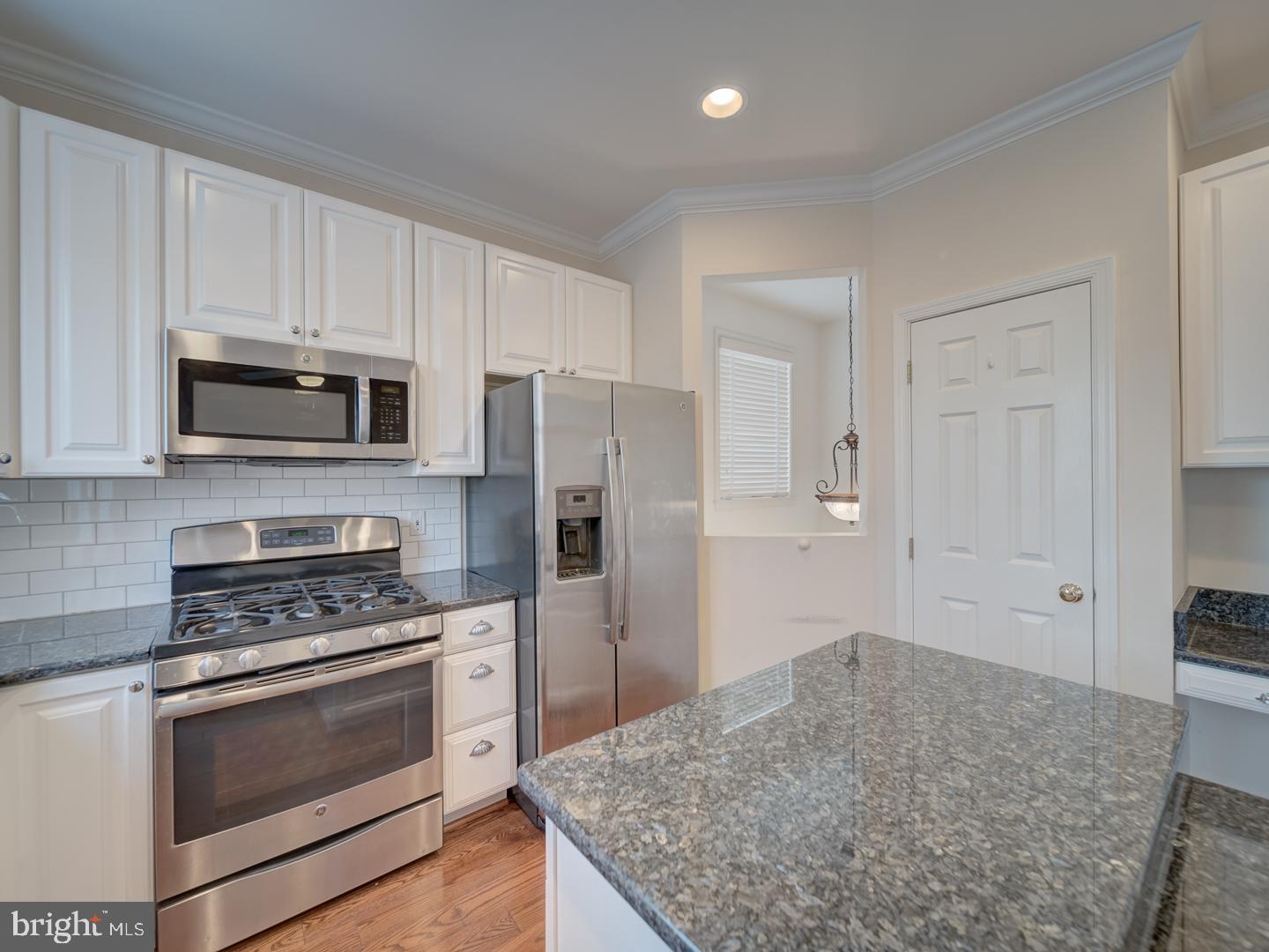 SIGNATURE AT BROADLANDS - Residential